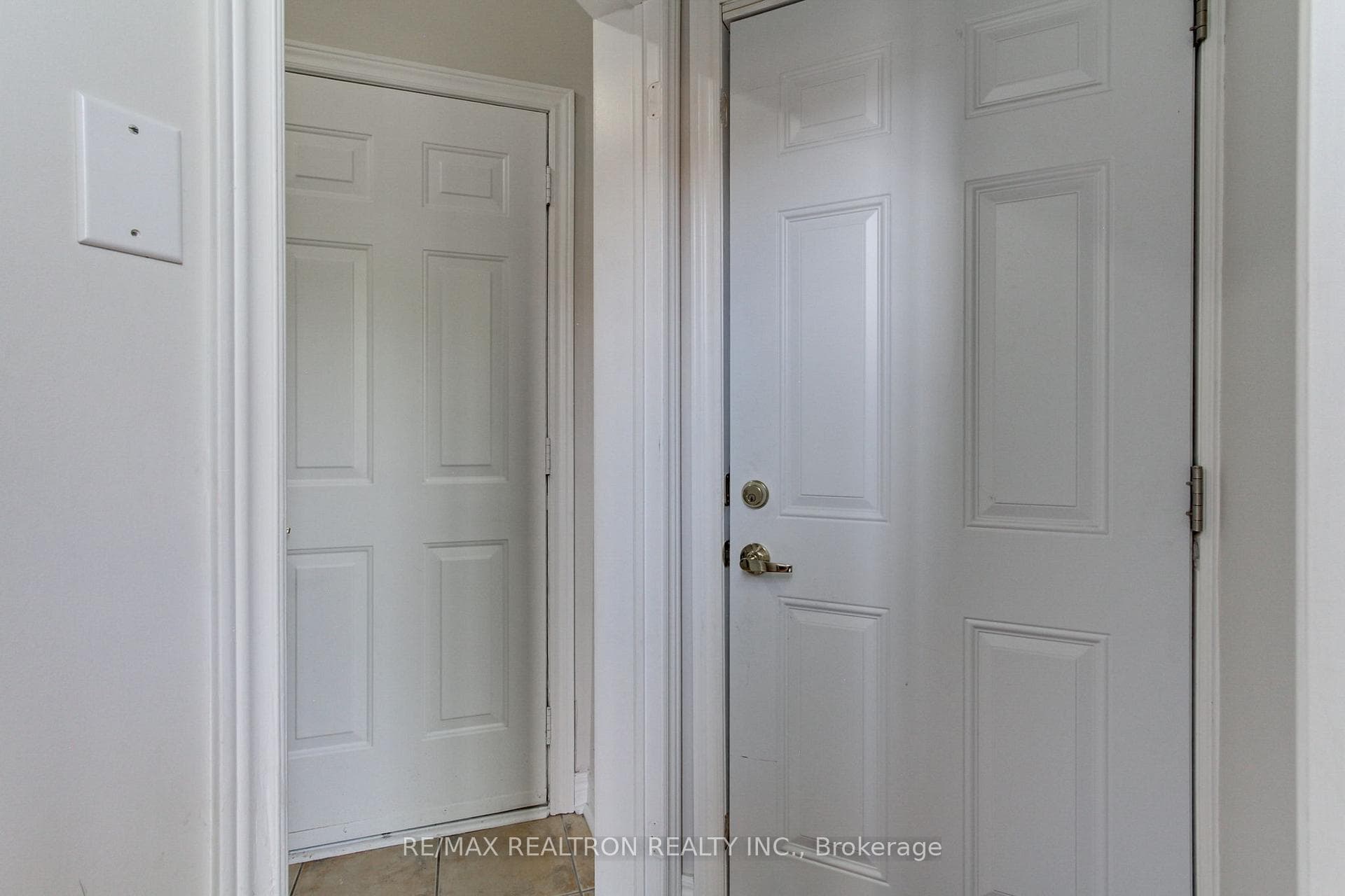 119 Watkins Glen Crescent photo 35