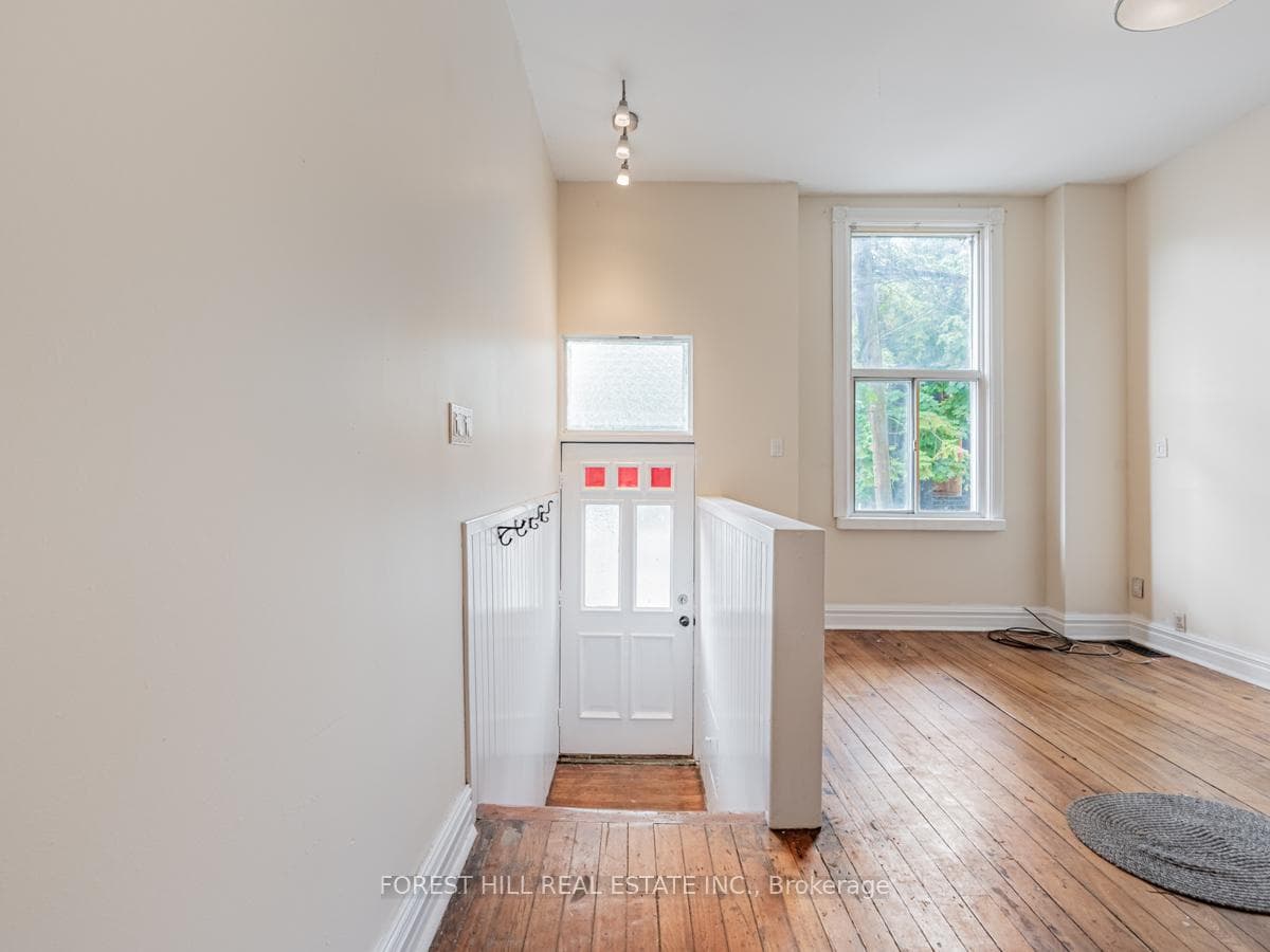 634 Wellington Street photo 2