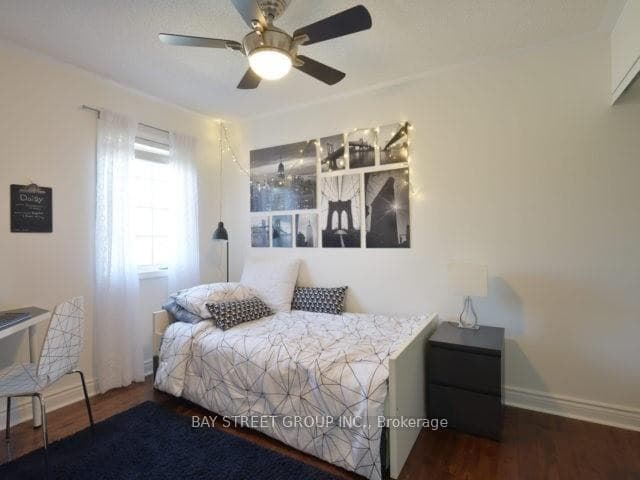 1245 Glenrose Crescent photo 11