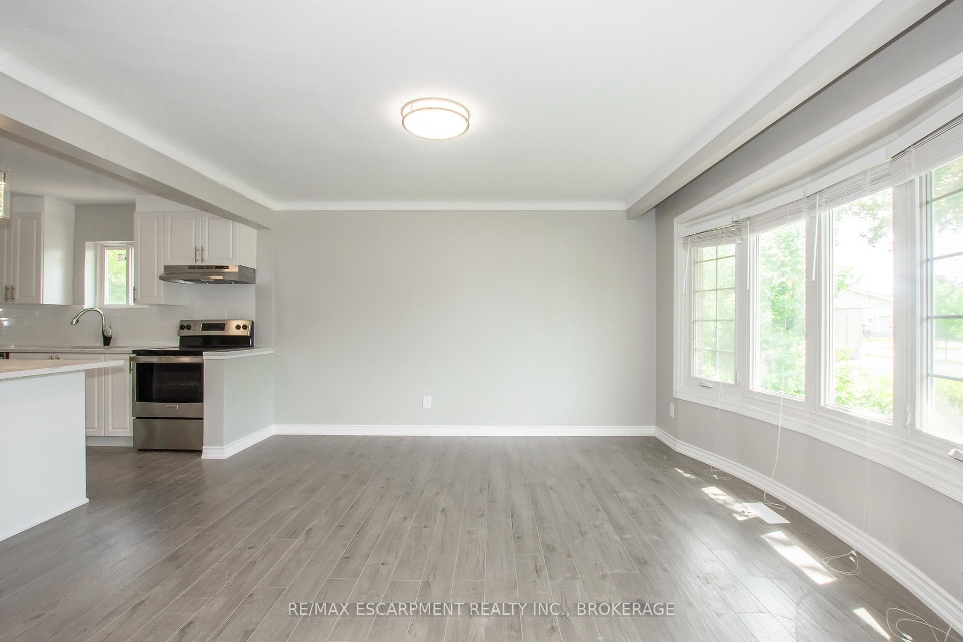 2 WOLFDALE Place Unit Main photo 4
