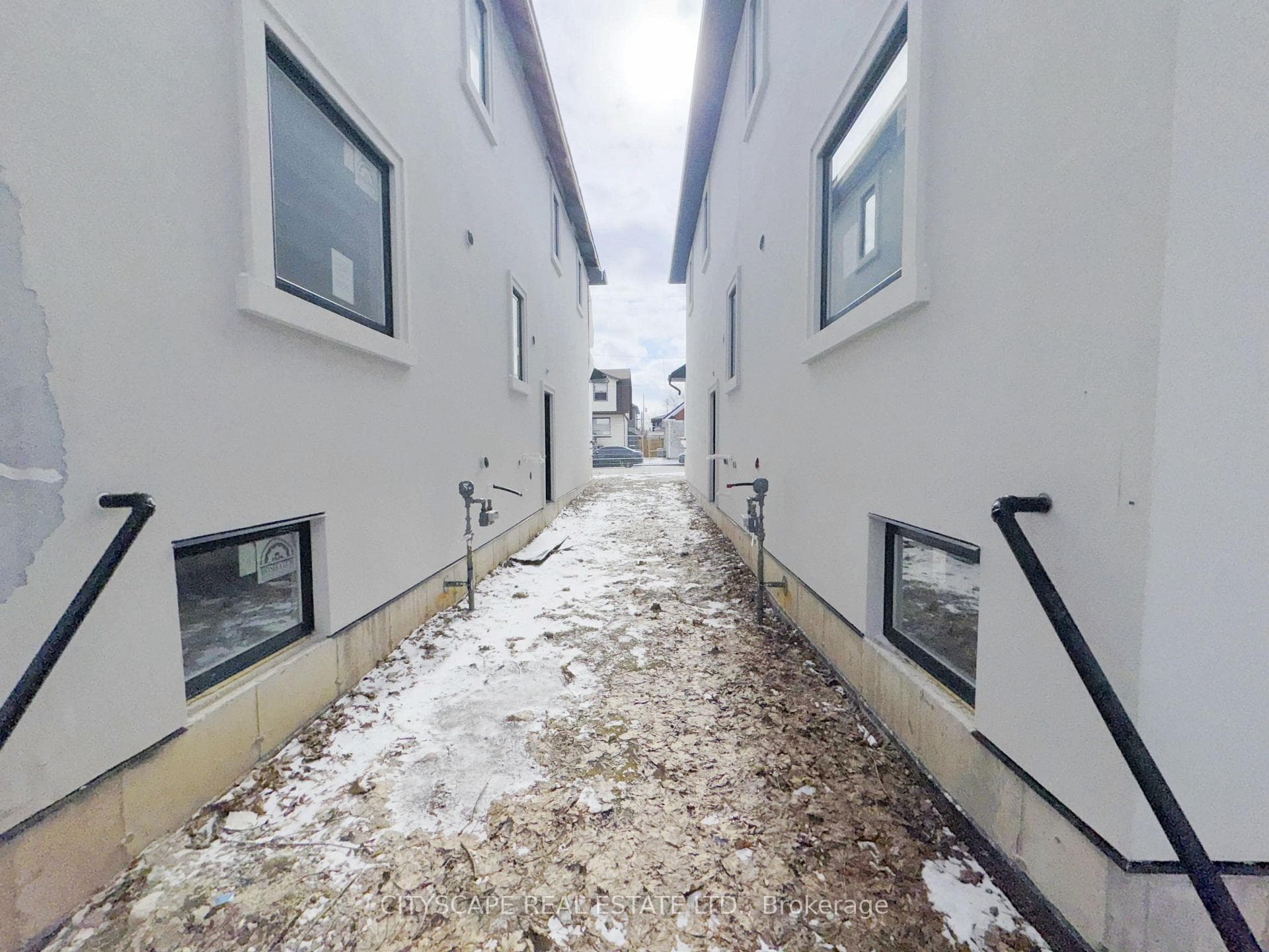 Space between both homes