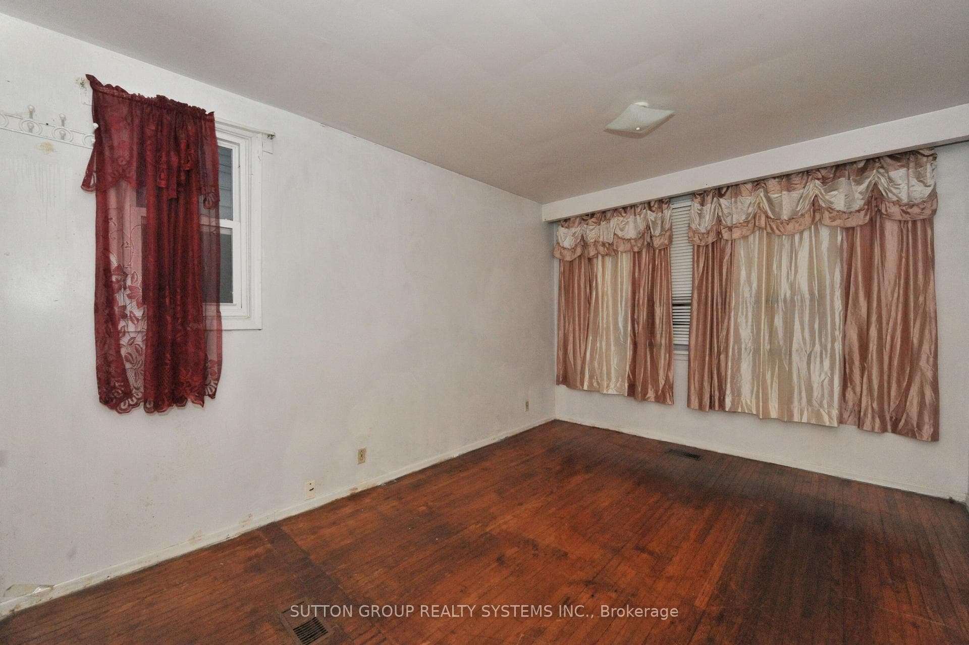 253 Silverthorn Avenue photo 9