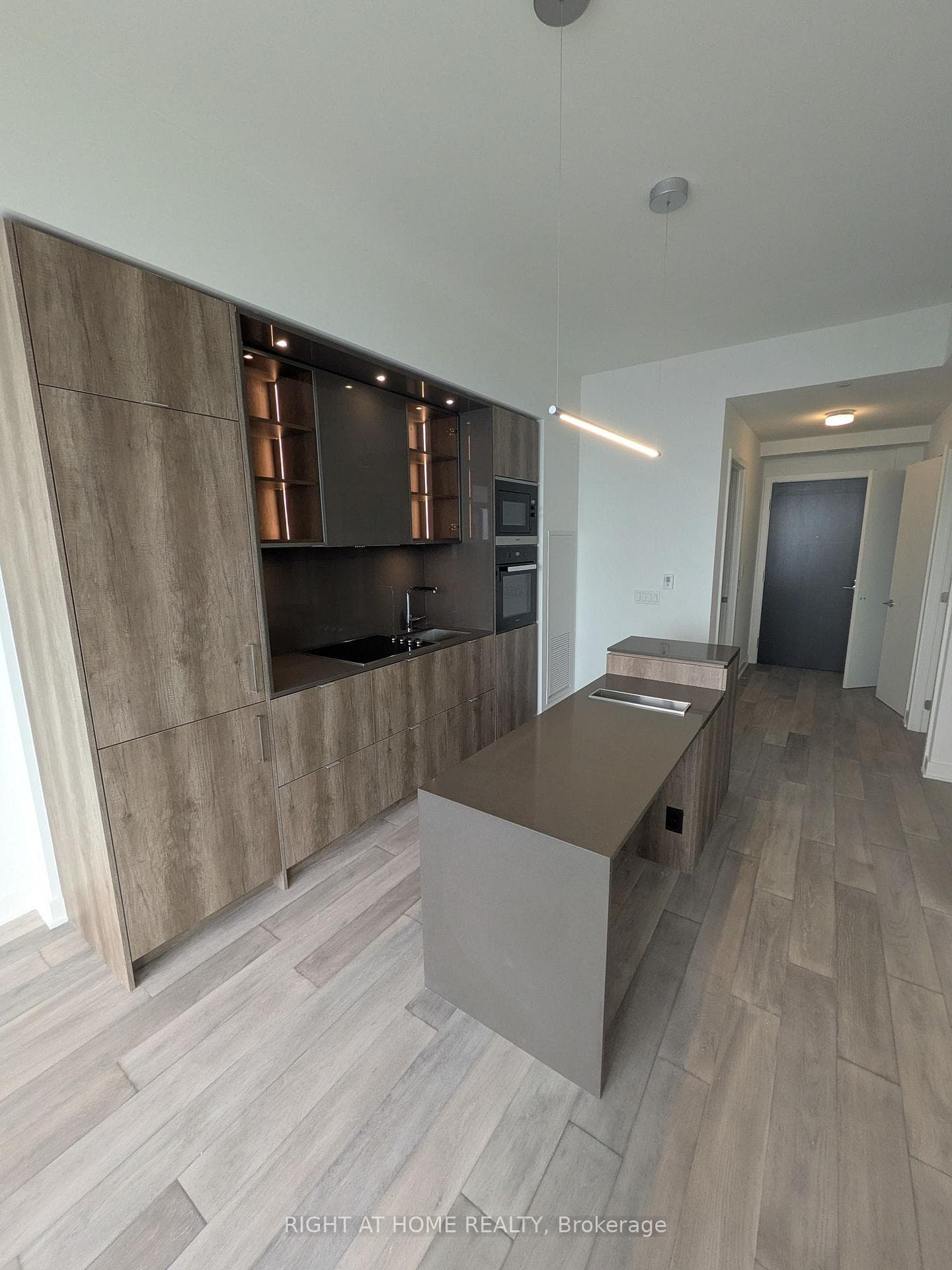 11 Yorkville Avenue Unit 5601 photo 3