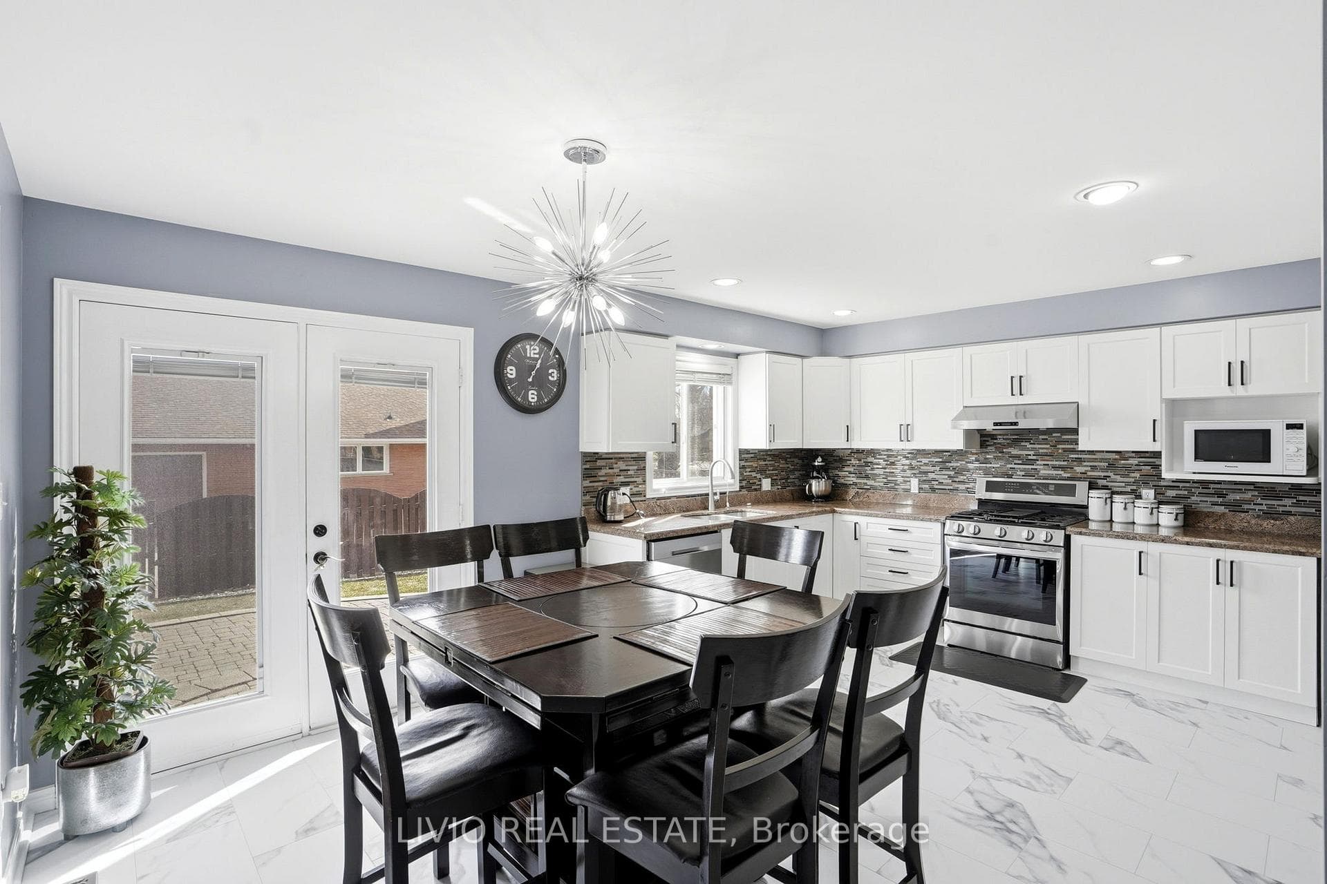 19 KONSTANTINE Court photo 11