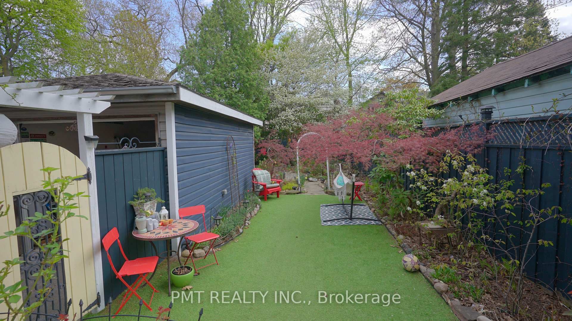581 Soudan Avenue photo 29