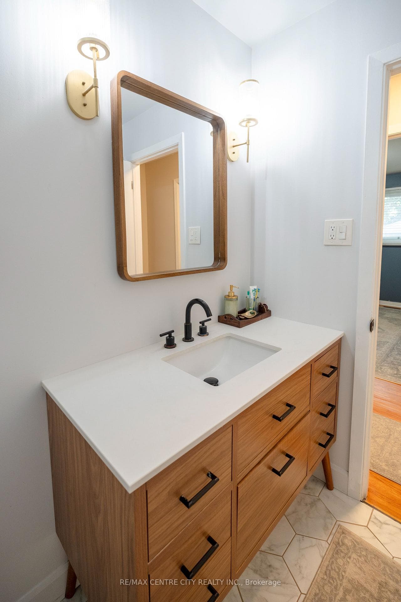 366 Hudson Drive photo 23