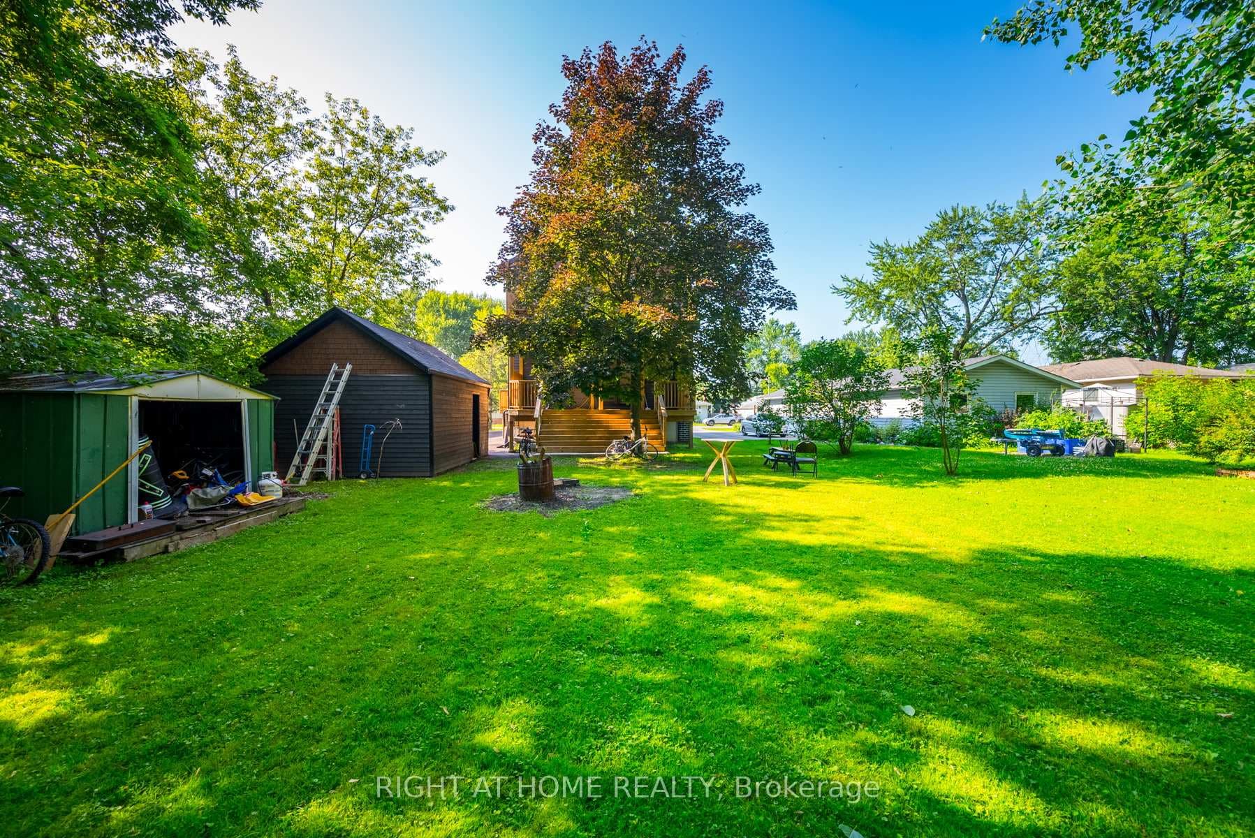 215 Bayview Avenue photo 38