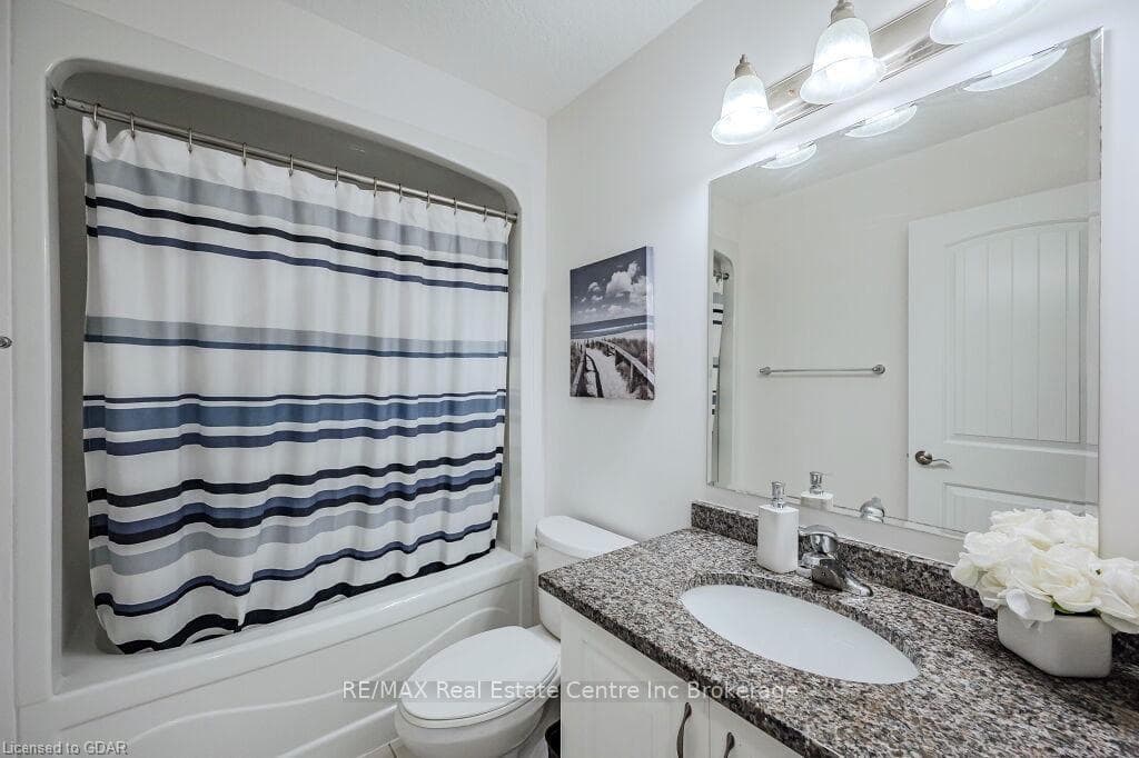 27 ARLINGTON Crescent photo 17