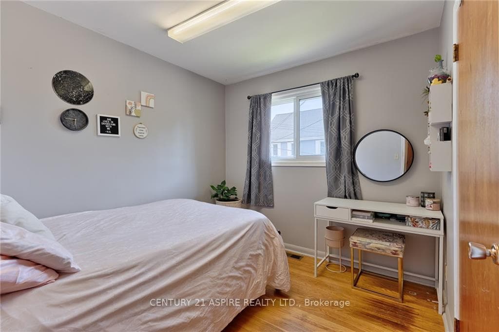 350 MILLER Street photo 15