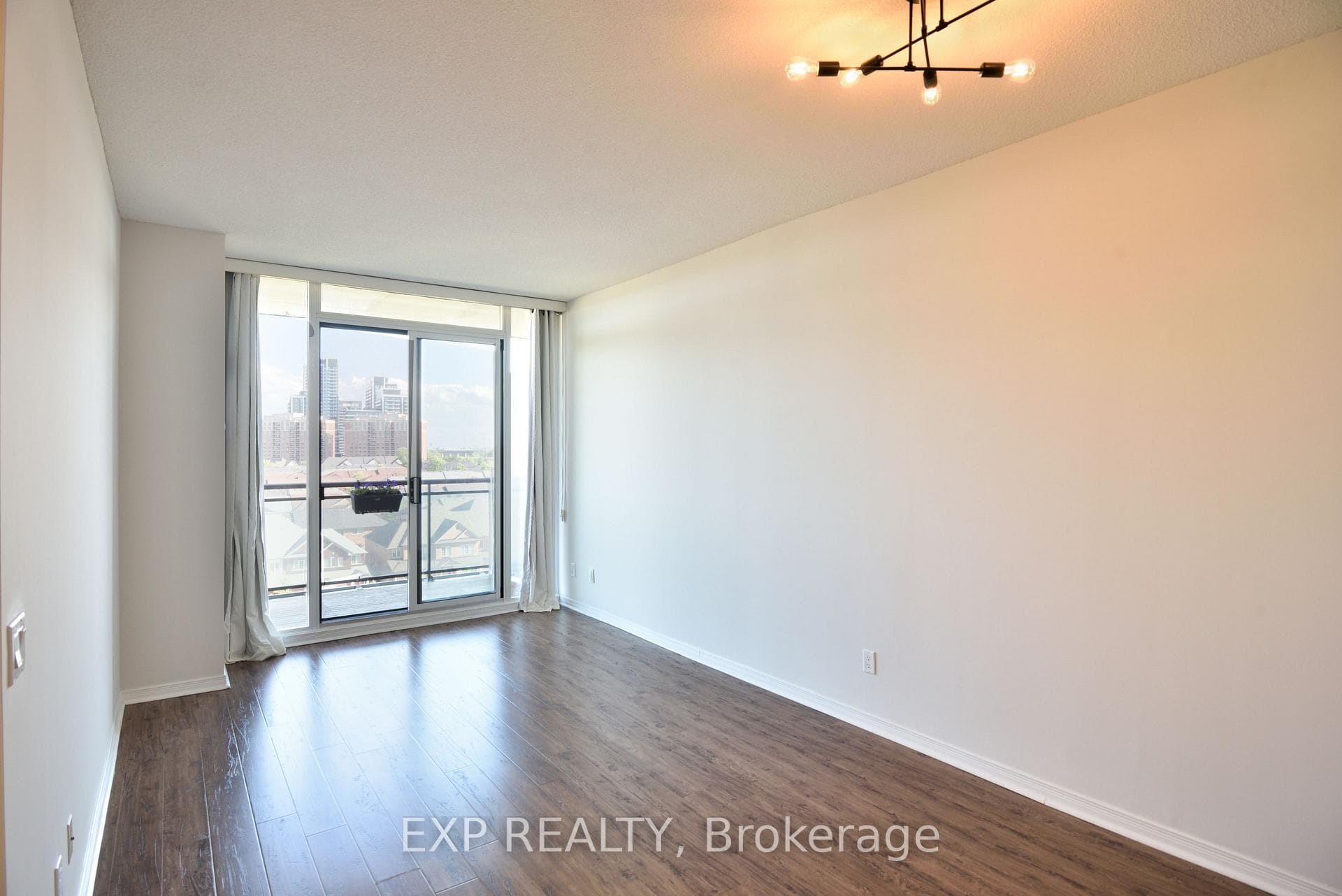 310 Red Maple Road Unit 802 photo 13