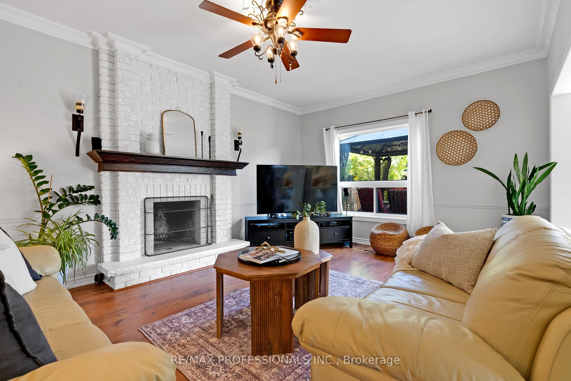 1901 Rosebank Road photo 20