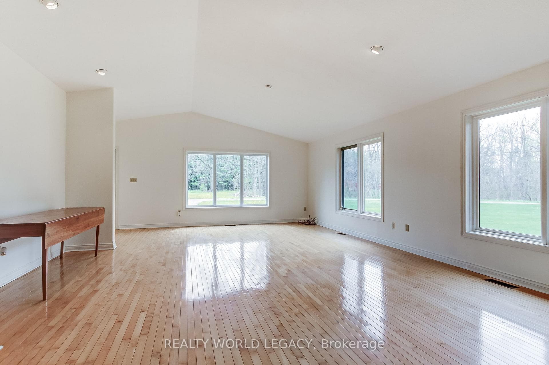 2236 Centre Road photo 27