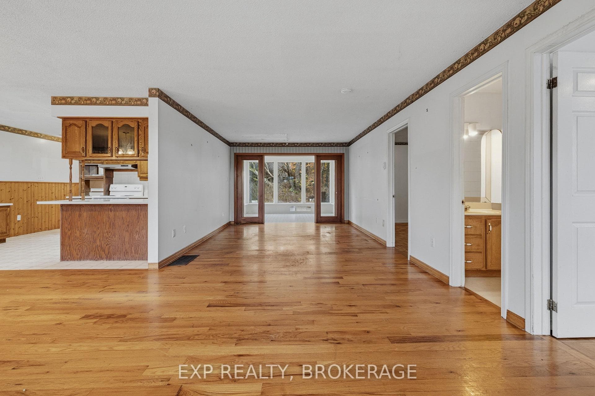 6392 Perth Road photo 8