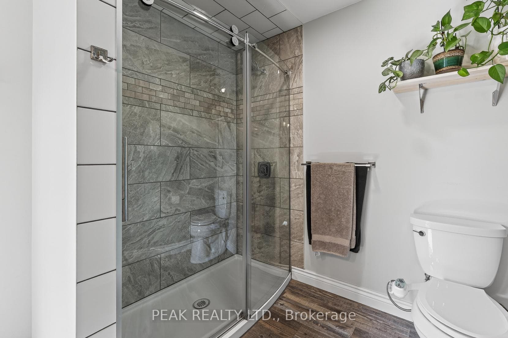 269 Robinson Street photo 37
