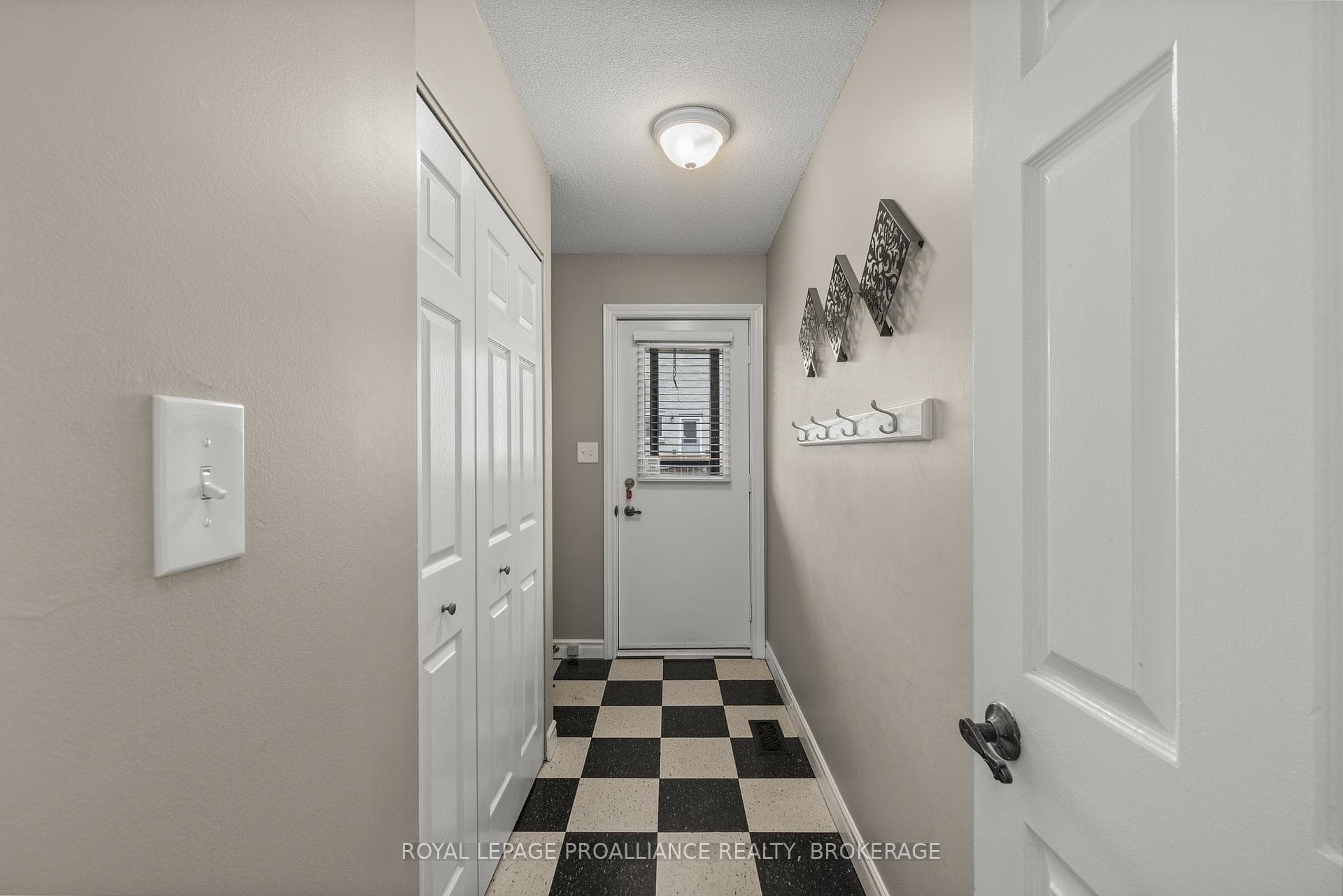 11 Glenwood Court photo 15