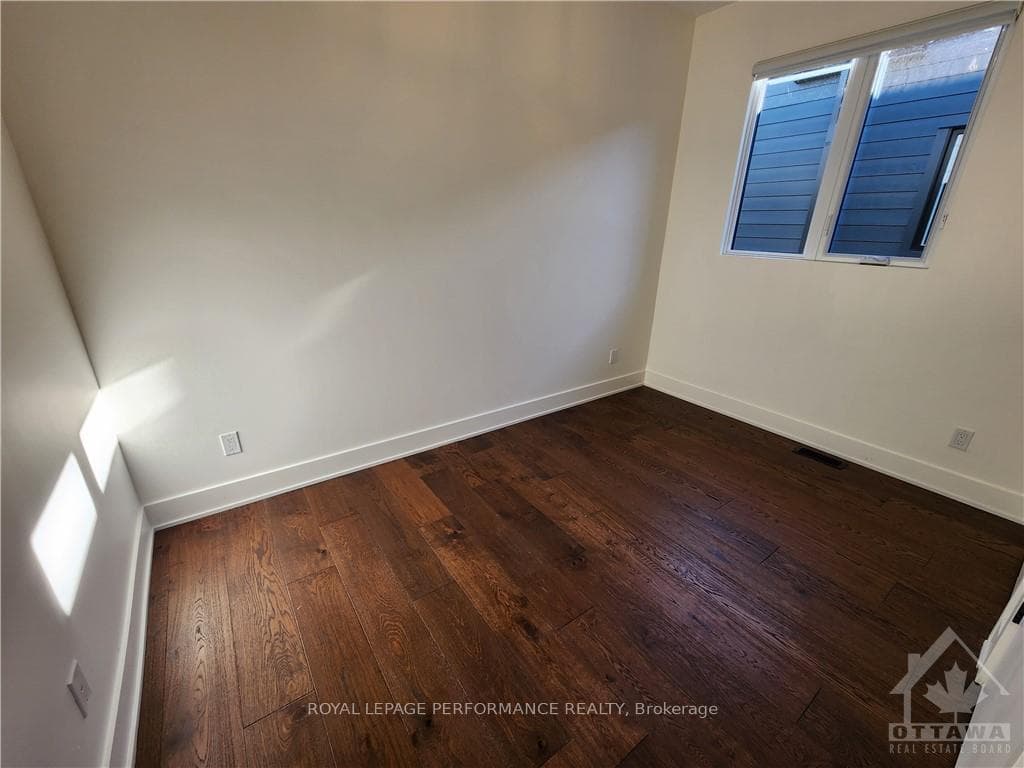 866 WOODROFFE Avenue photo 5