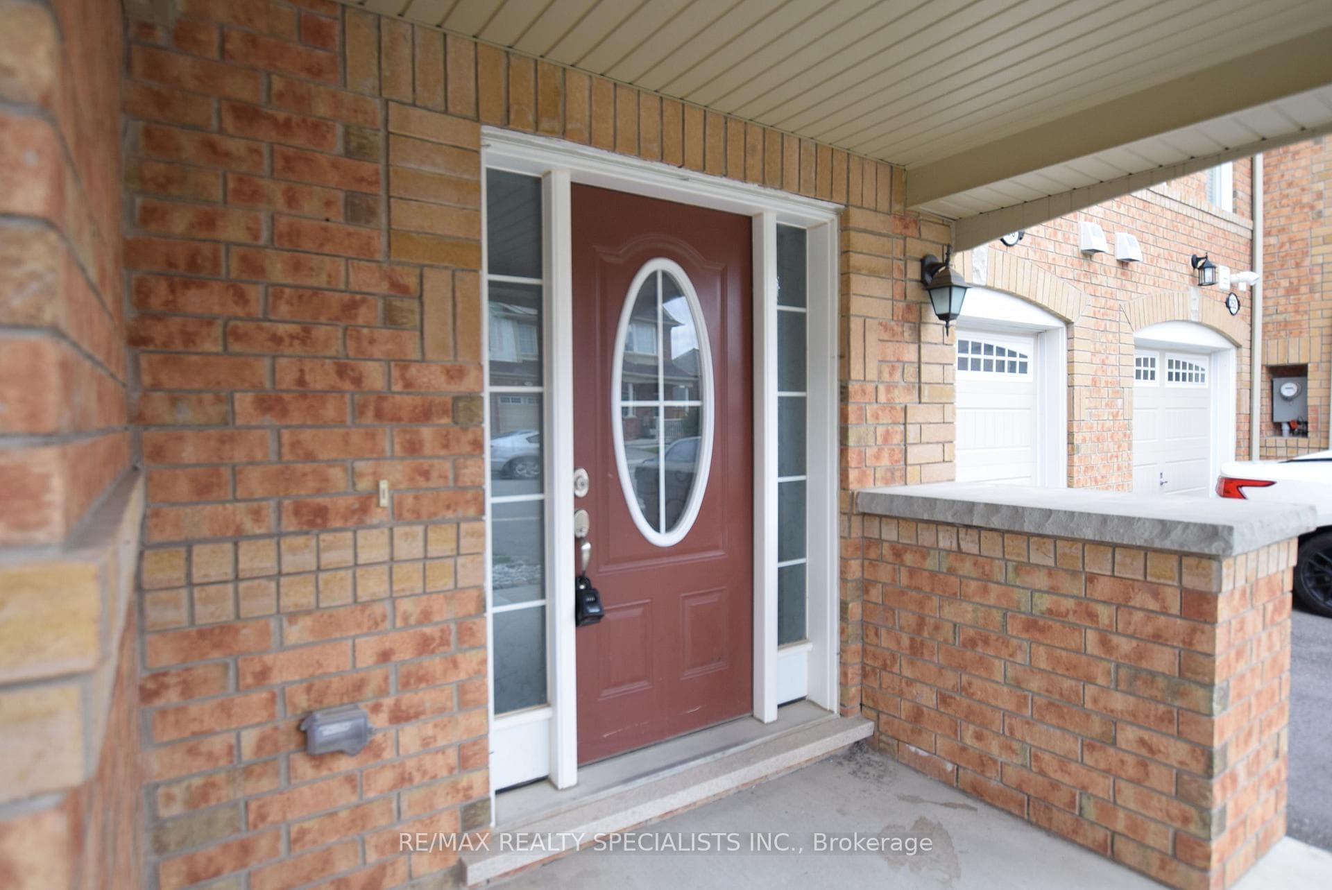 250 Mortimer Crescent photo 3