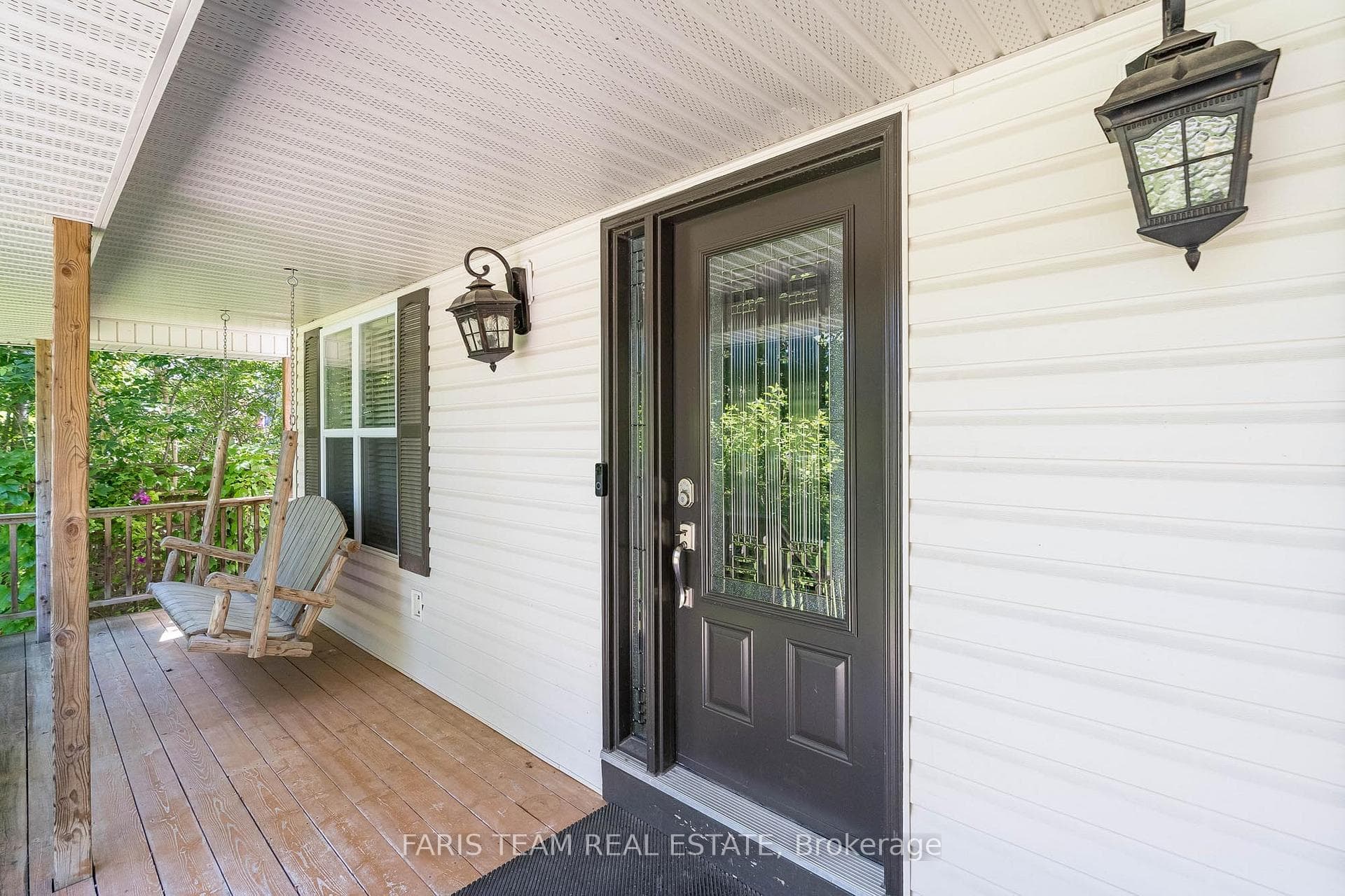 964 Corner Avenue photo 3