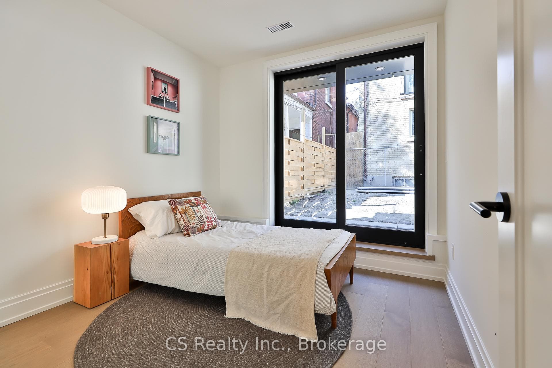 2133 Gerrard Street Unit R photo 22