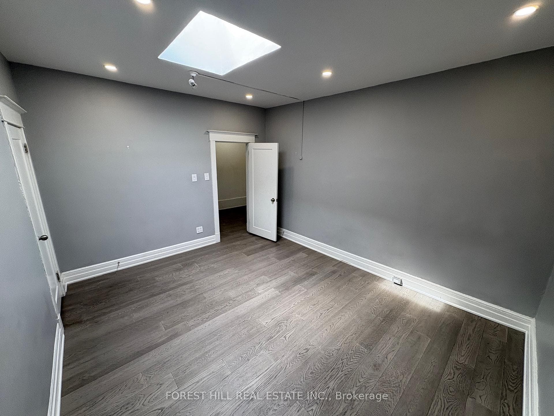 722A Queen Street photo 5