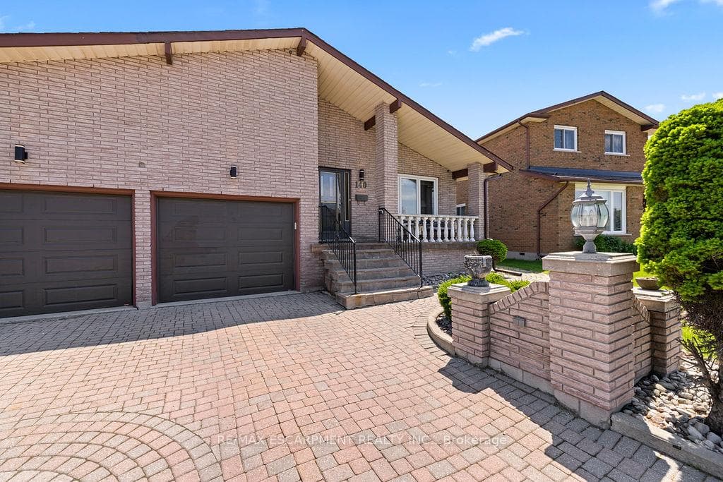 140 Solomon Crescent photo 5