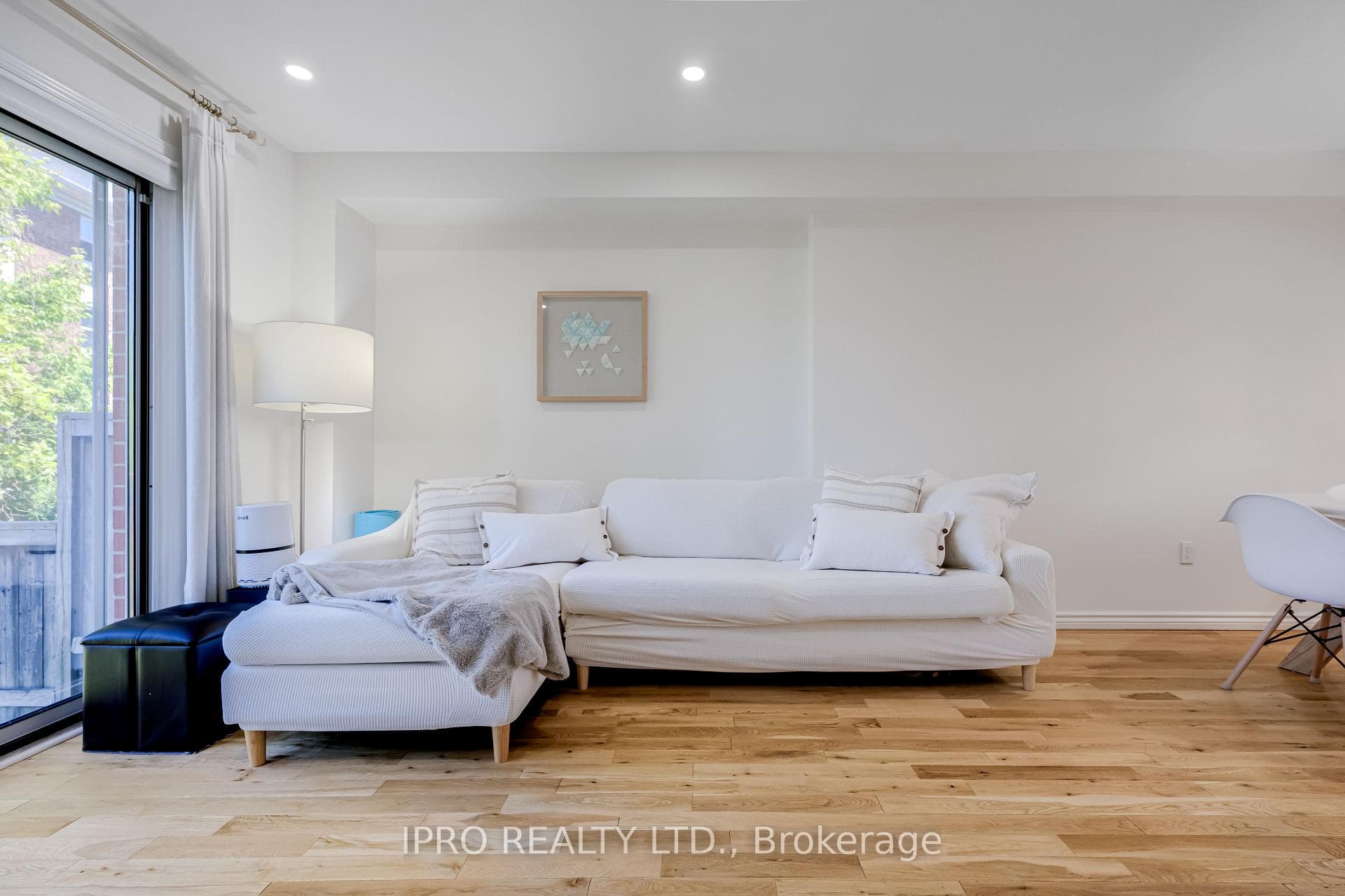 1635 Pickering Parkway Unit 4 photo 8