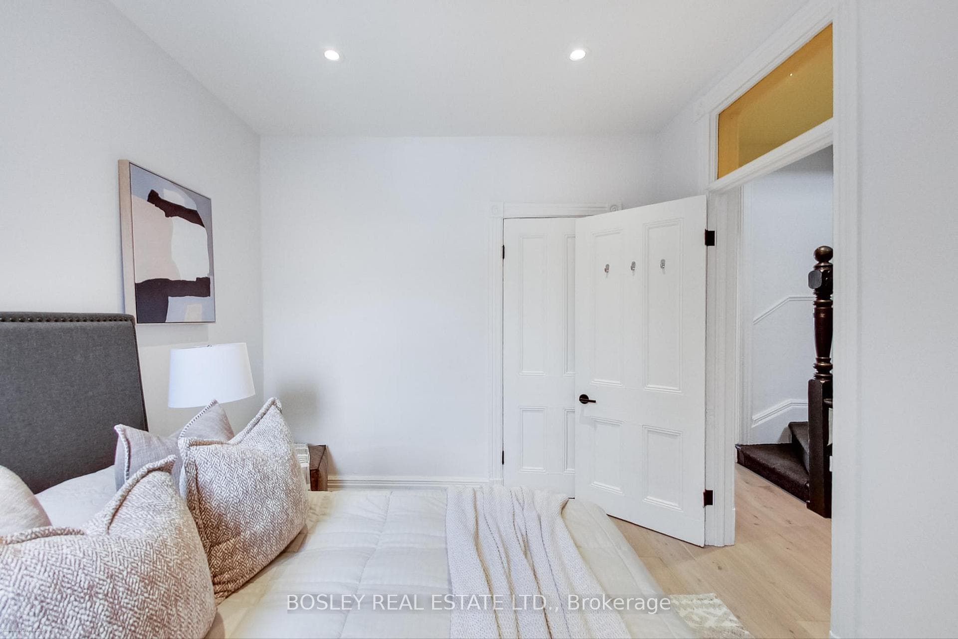 282 Crawford Street photo 24