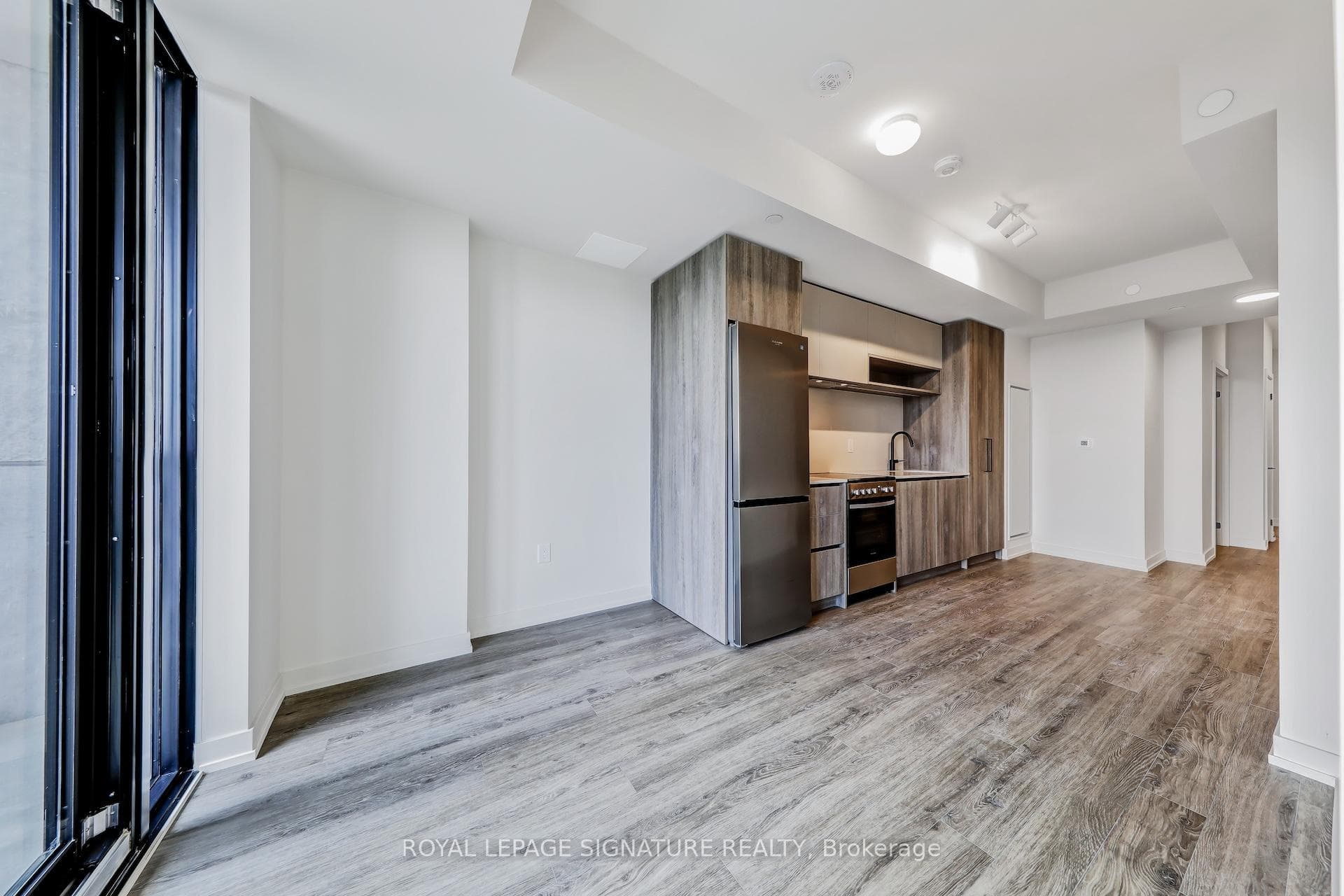 181 Sterling Road Unit 602 photo 9