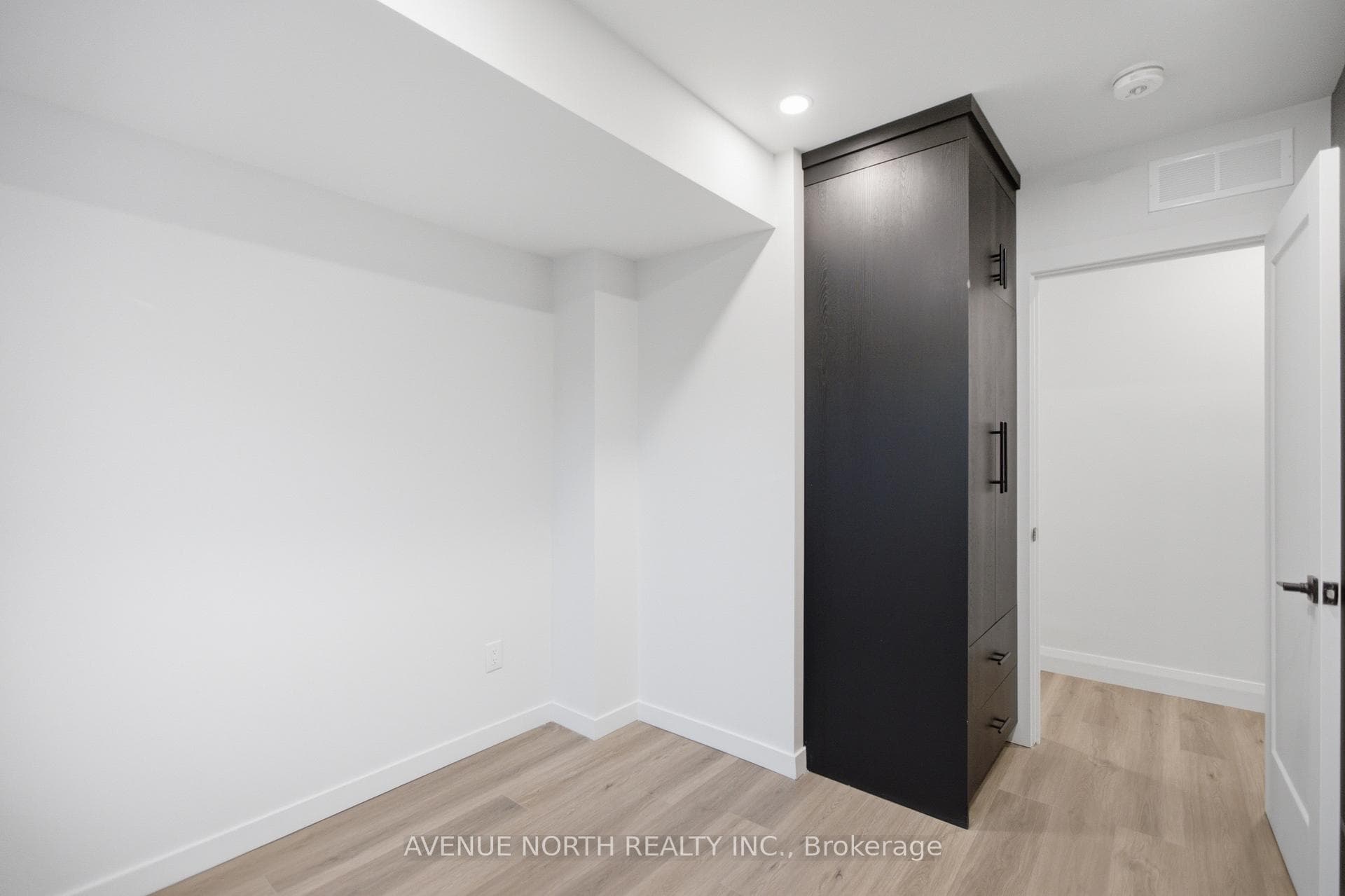 180 Clarence Street Unit 1 photo 8
