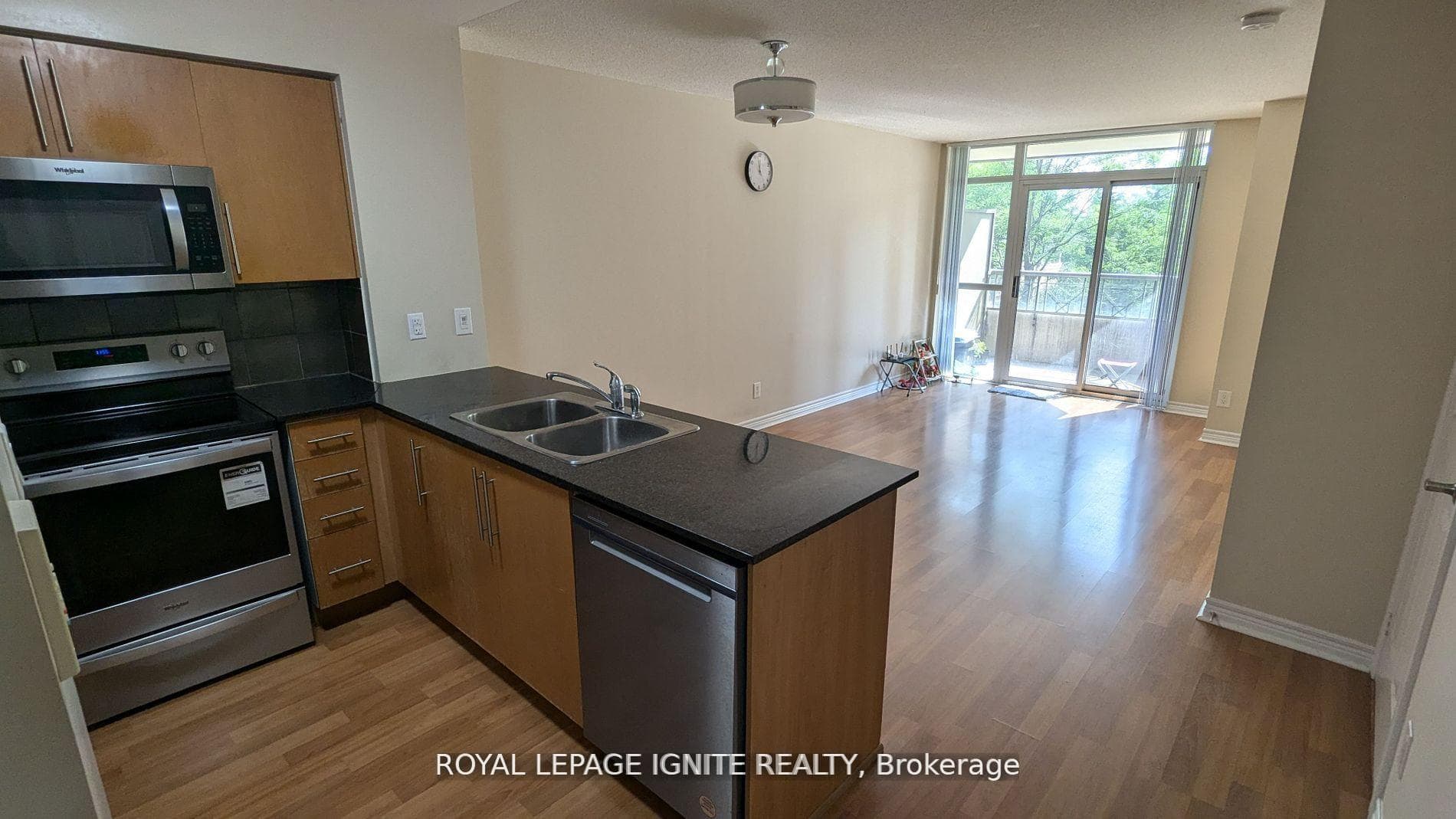 310 Burnhamthorpe Road Unit 308 photo 7