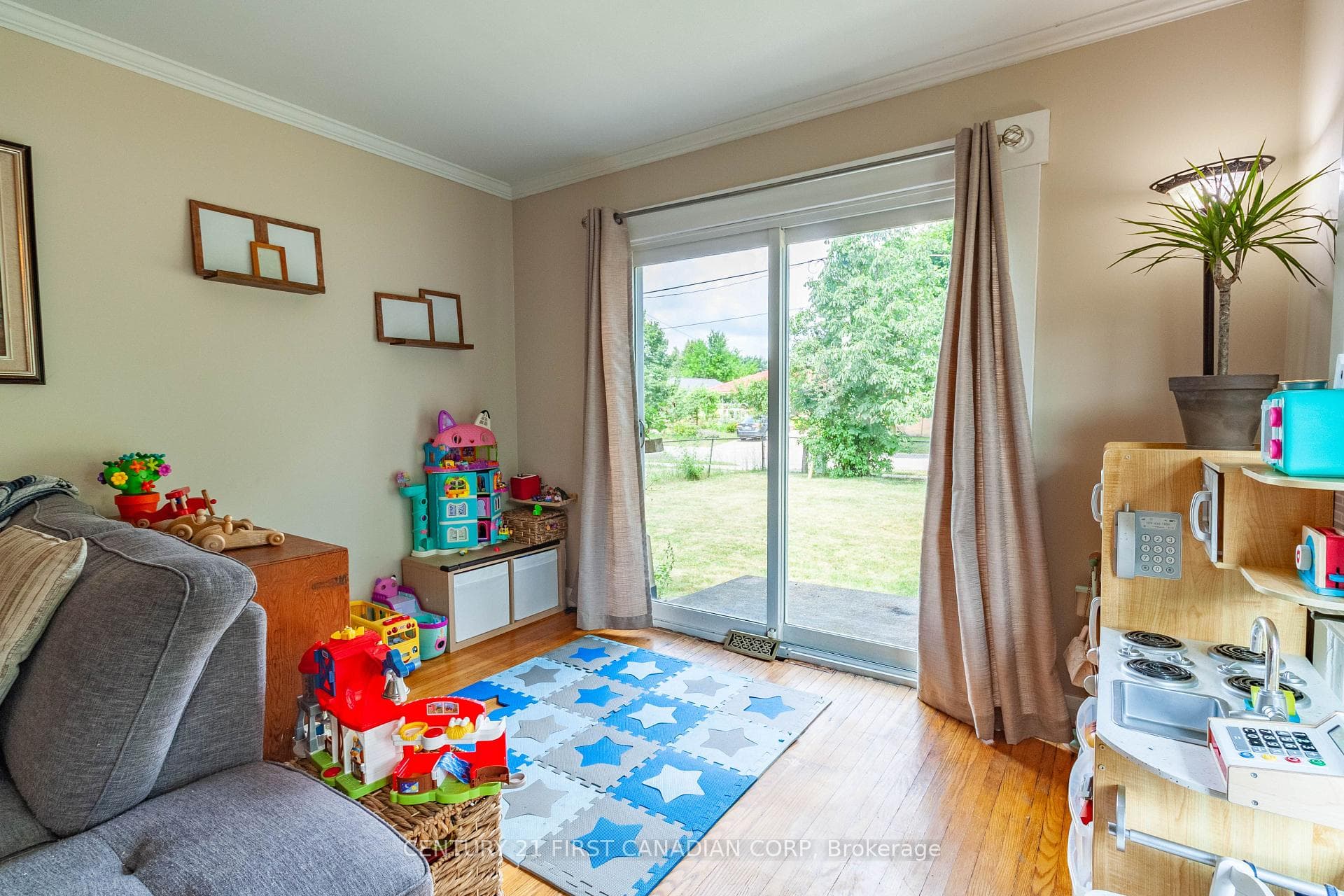 1721 Moffatt Avenue photo 19