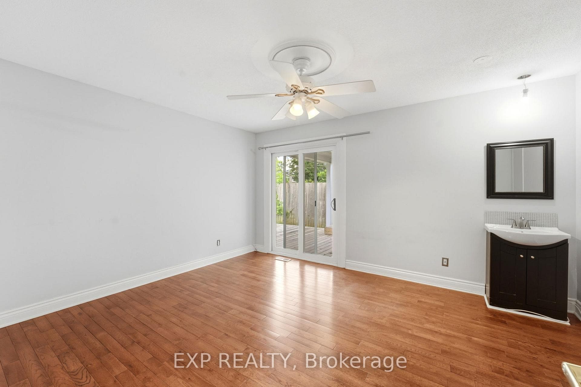 956 Gold Crescent photo 20