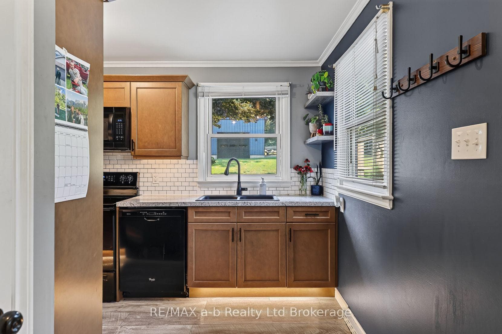 584112 BEACHVILLE Road photo 18