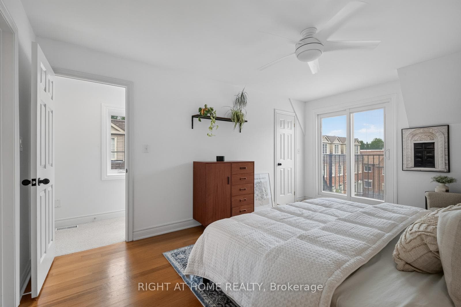 722F Kingston Road photo 24