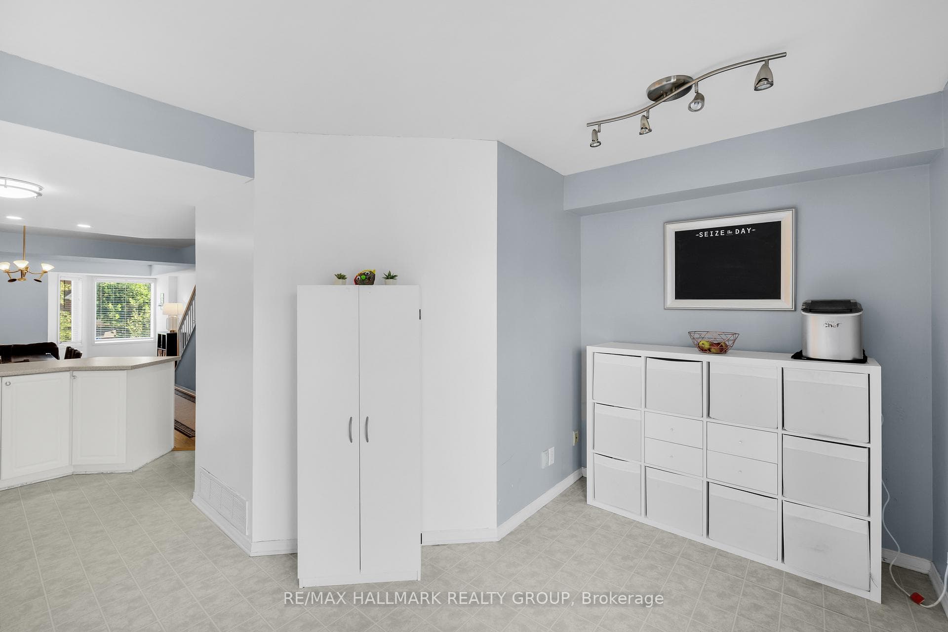 250 Cresthaven Drive Unit 3 photo 23