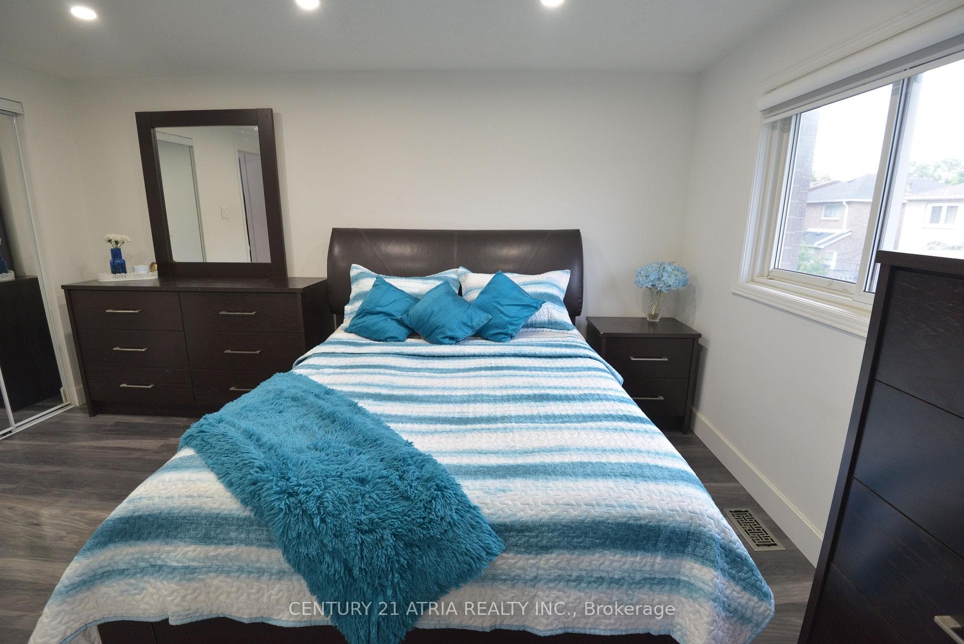 31 Carnelly Crescent photo 12