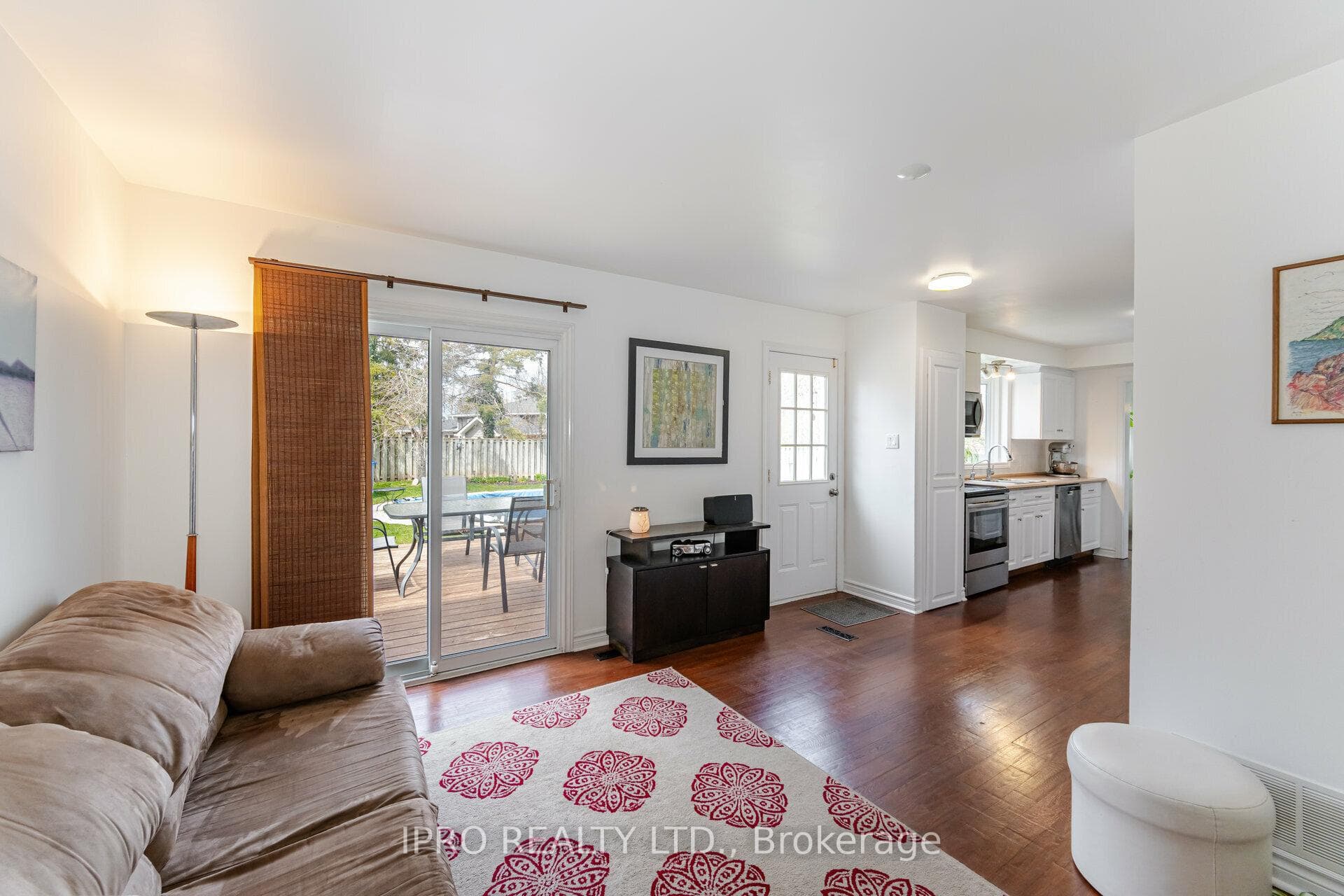 10 Eden Place photo 12