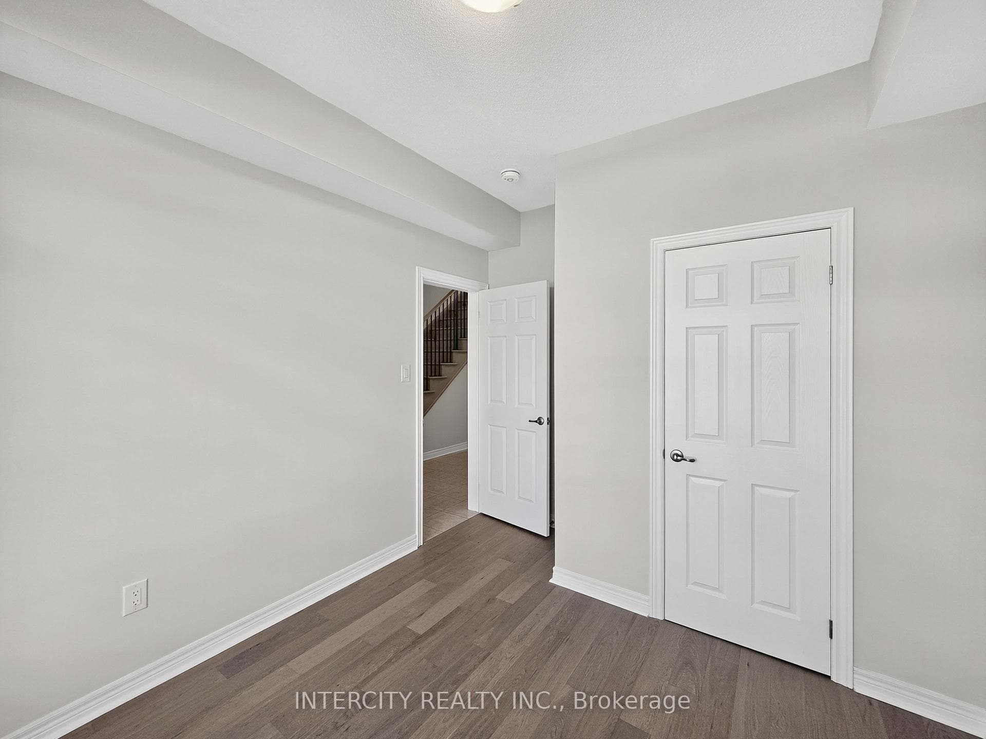 100 Grassbank Road photo 3