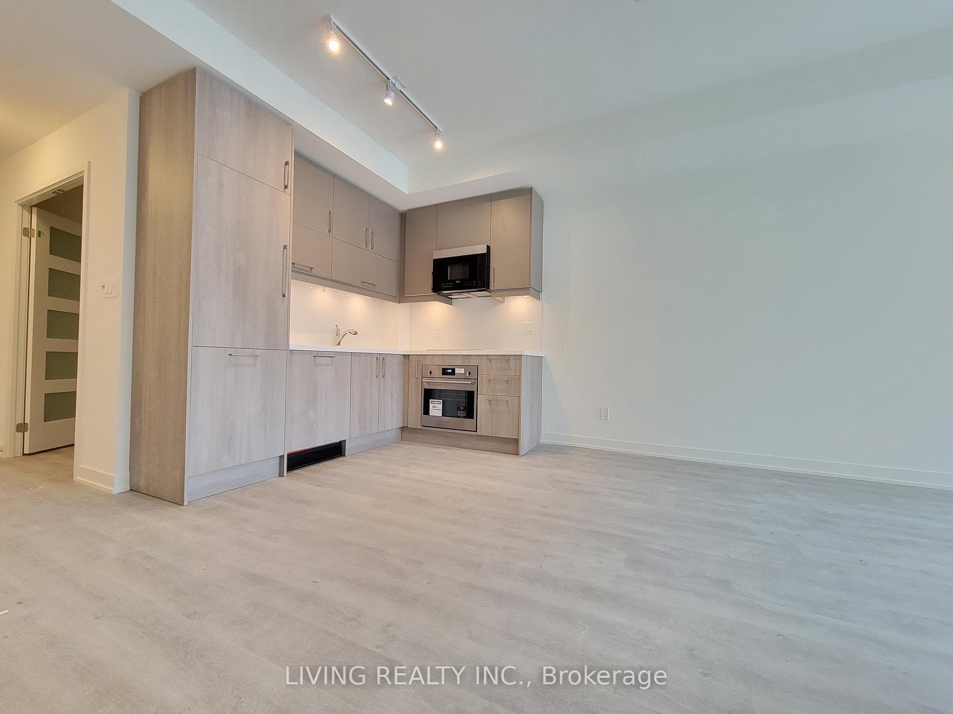 38 Simcoe Promenade Unit 720 photo 3