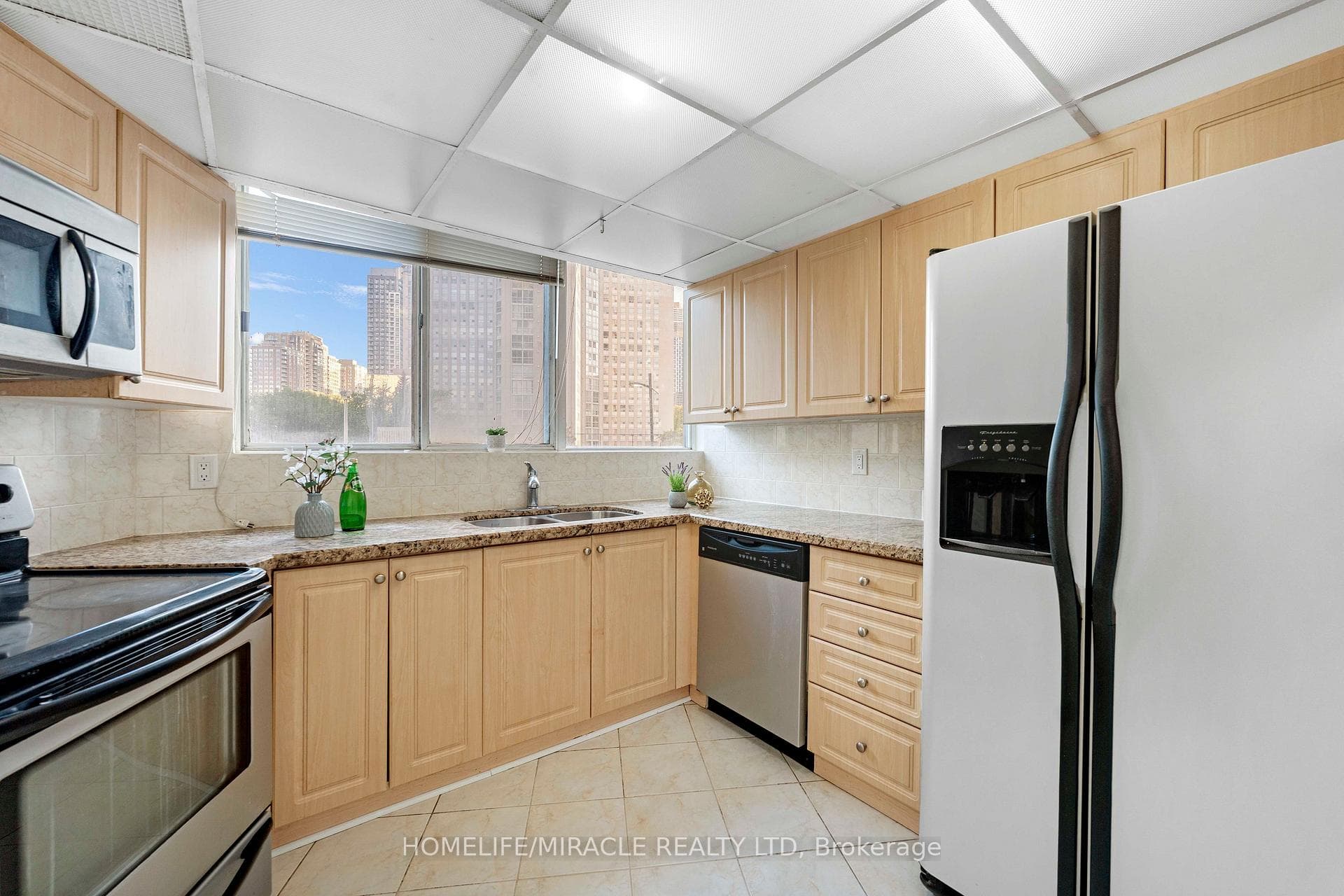 3700 Kaneff Crescent Unit 202 photo 10
