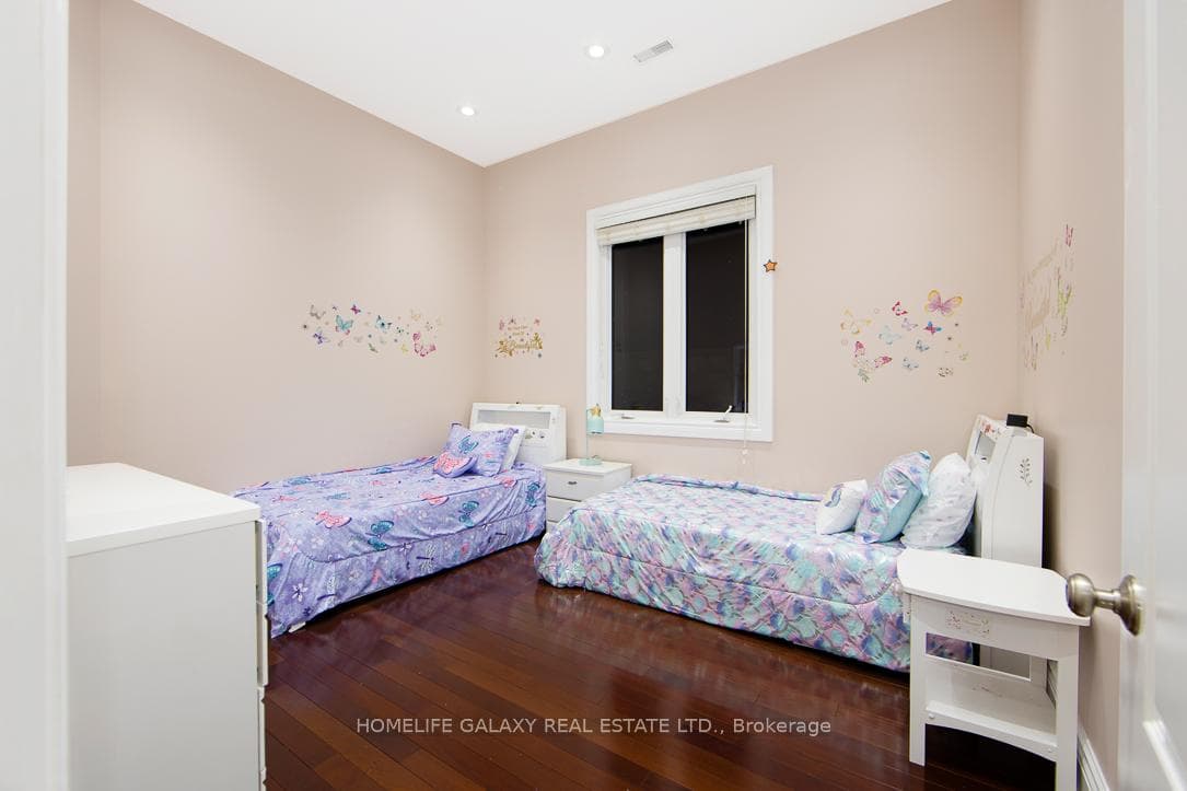 526 Rosebank Road photo 24