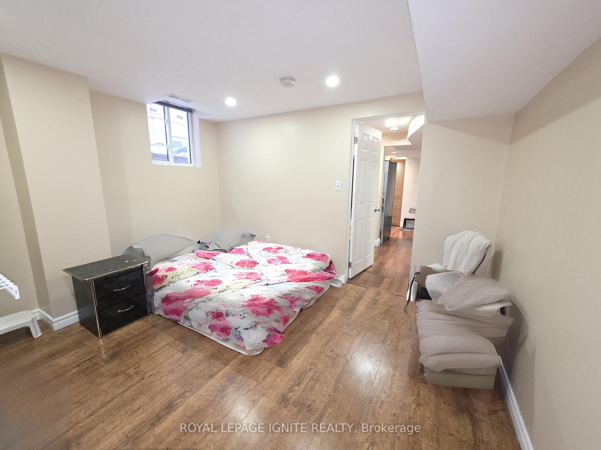 54 Harley Drive Unit Bsmt photo 3