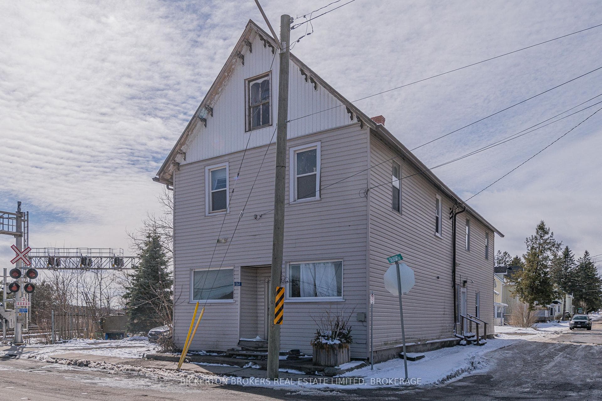 1064 Prince Street photo 2
