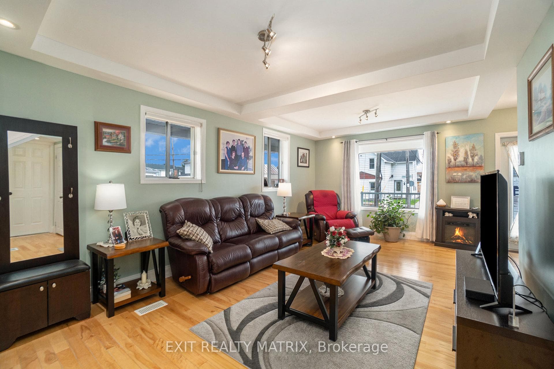 4590 Ste Catherine Street photo 4