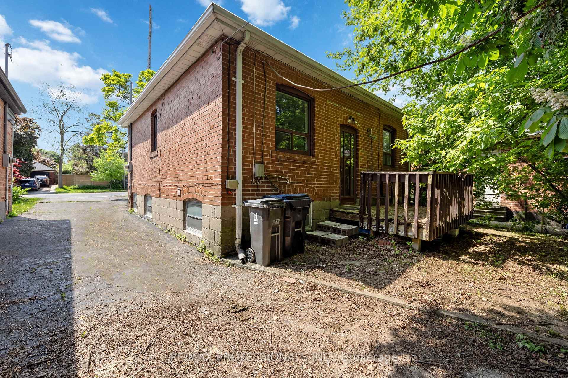 34 Dixon Road photo 20