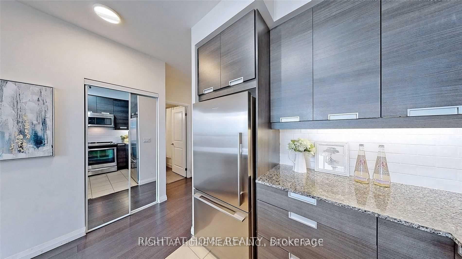 55 Eglinton Avenue Unit 2106 photo 8