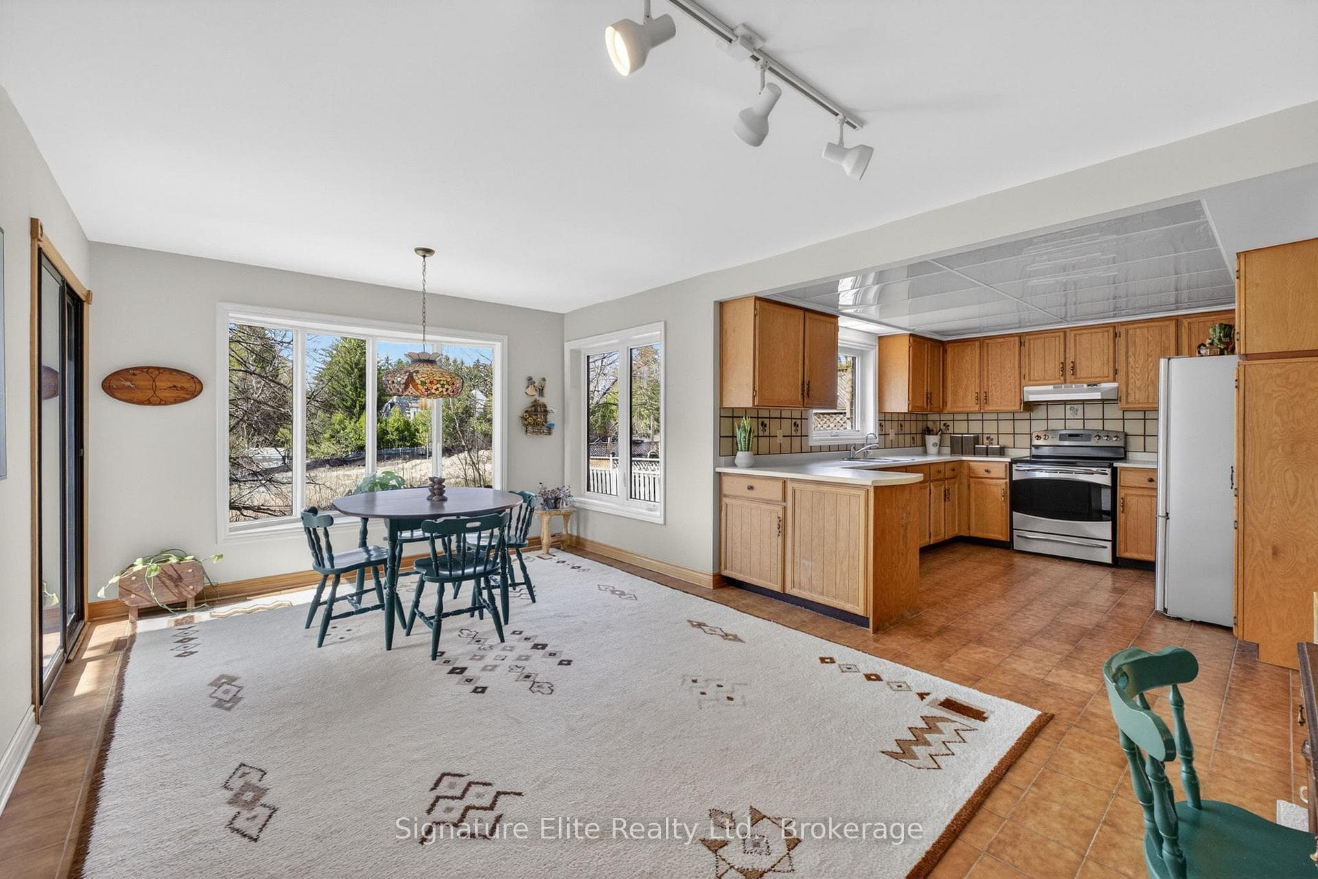 108 Golf Links Drive photo 12