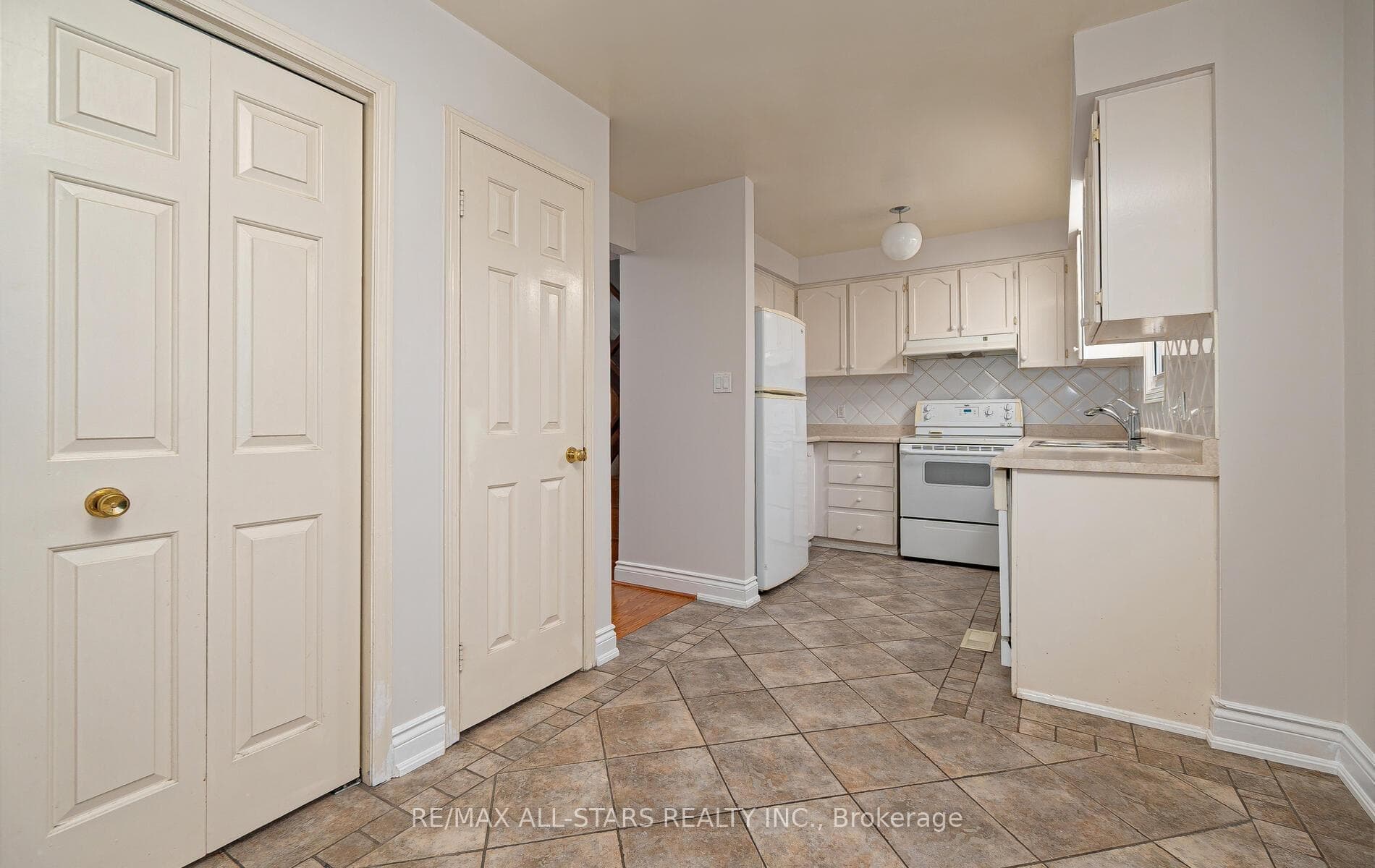 6 Hepworth Way photo 19