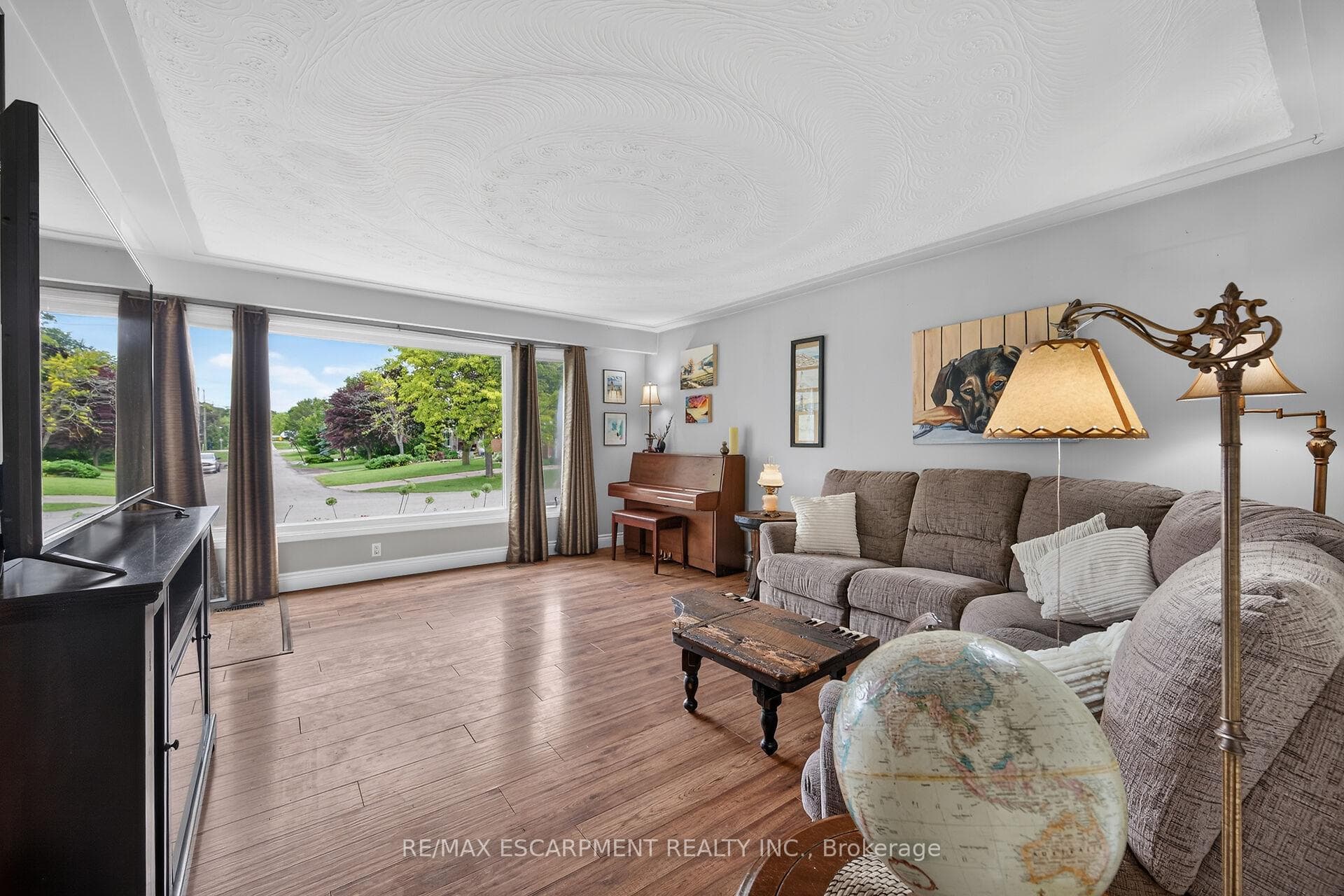 251 Mackenzie Crescent photo 9