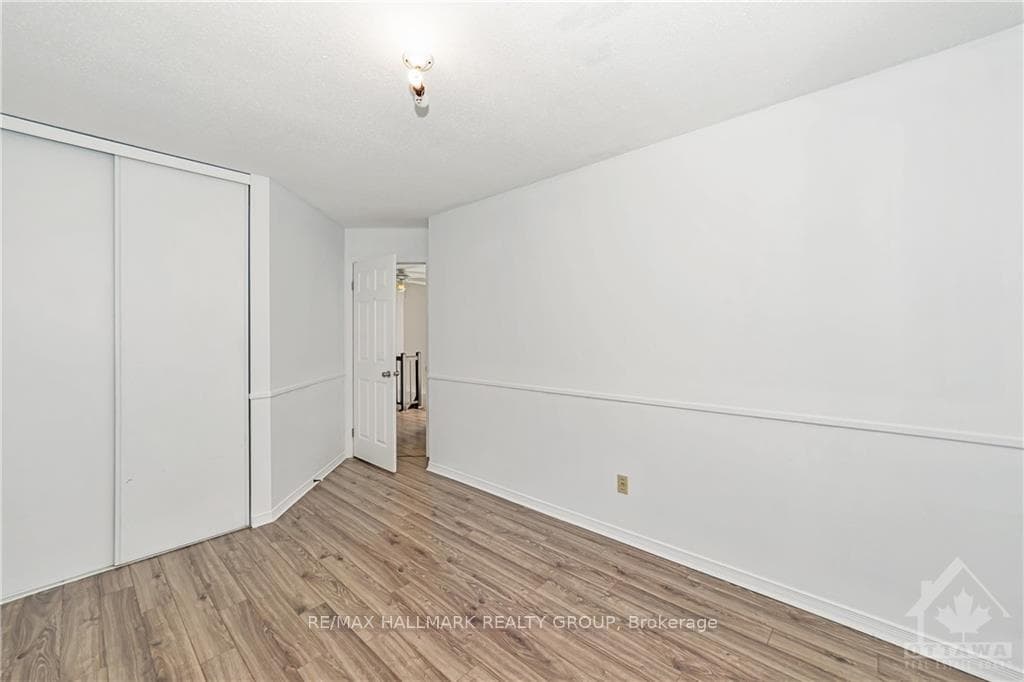 14 ASHPARK Crescent photo 16